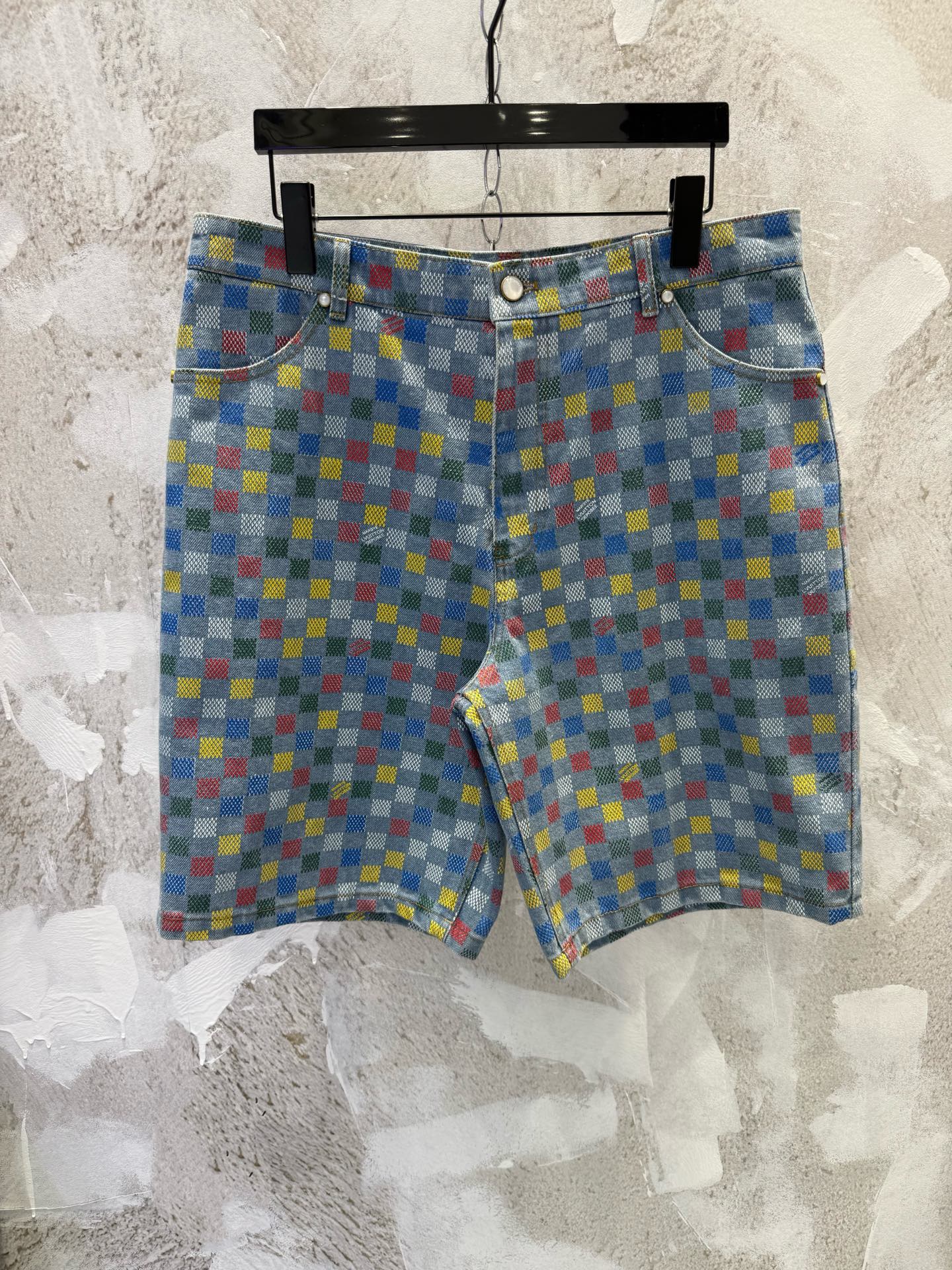 P130 1V pantalones cortos vaqueros de cuadros de colores. Descripción: tejido de algodón ligero para el desfile de prim…