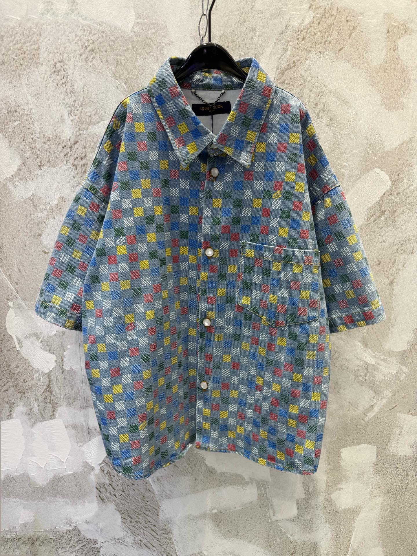 P135 1V [versión correcta, tela teñida personalizada] camisa vaquera de cuello solapa con cuadros de colores. Comprada …