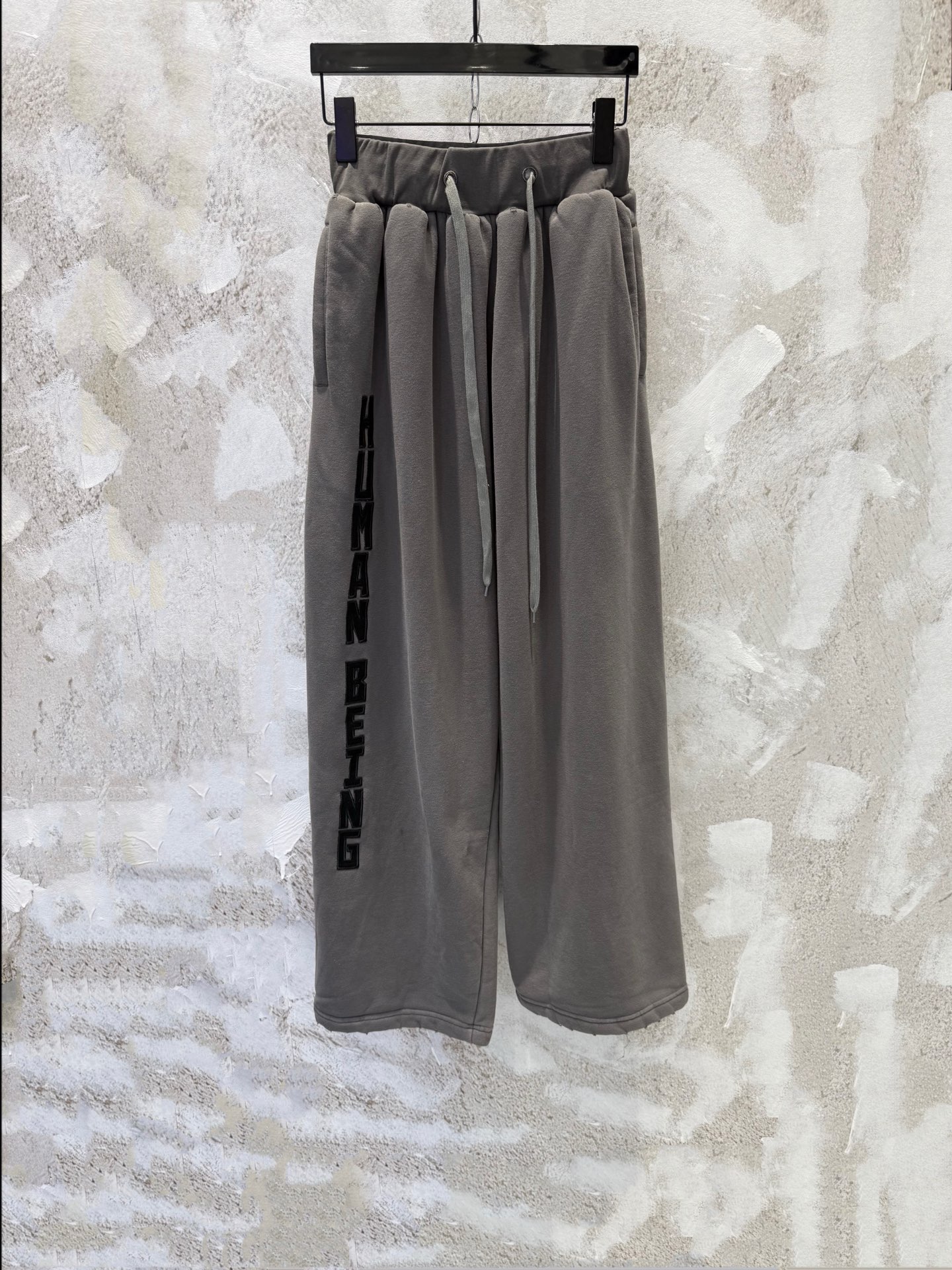 P135 BLCG París nuevo modelo, pantalones casuales de pata ancha con letras bordadas y efecto desgastado, forro polar gr…