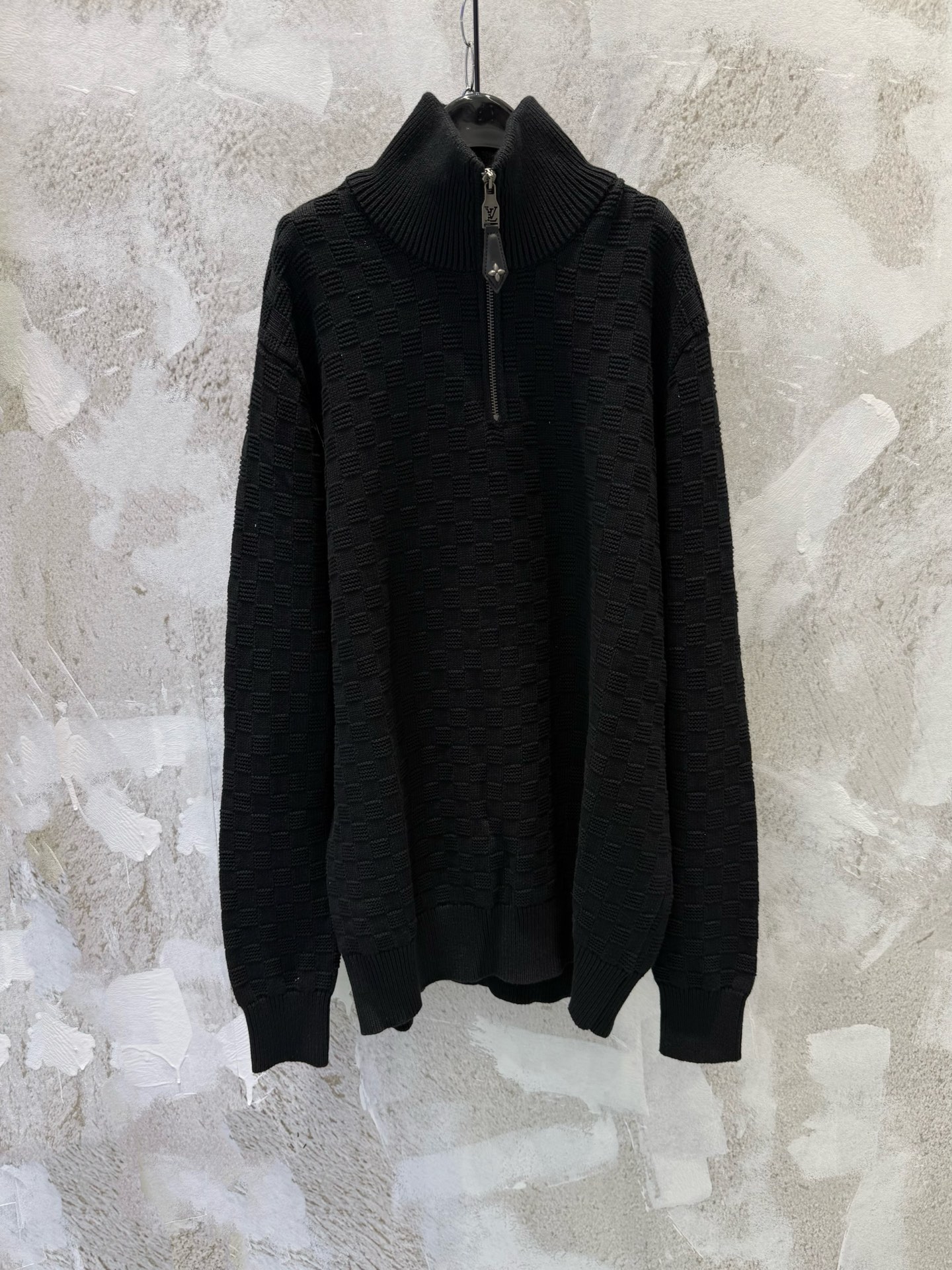 P160 1V25fw Jersey Damier con media cremallera a cuadros, 30% lana Basalan de alta gama, teñido 1:1 y teñido fijo. Las …
