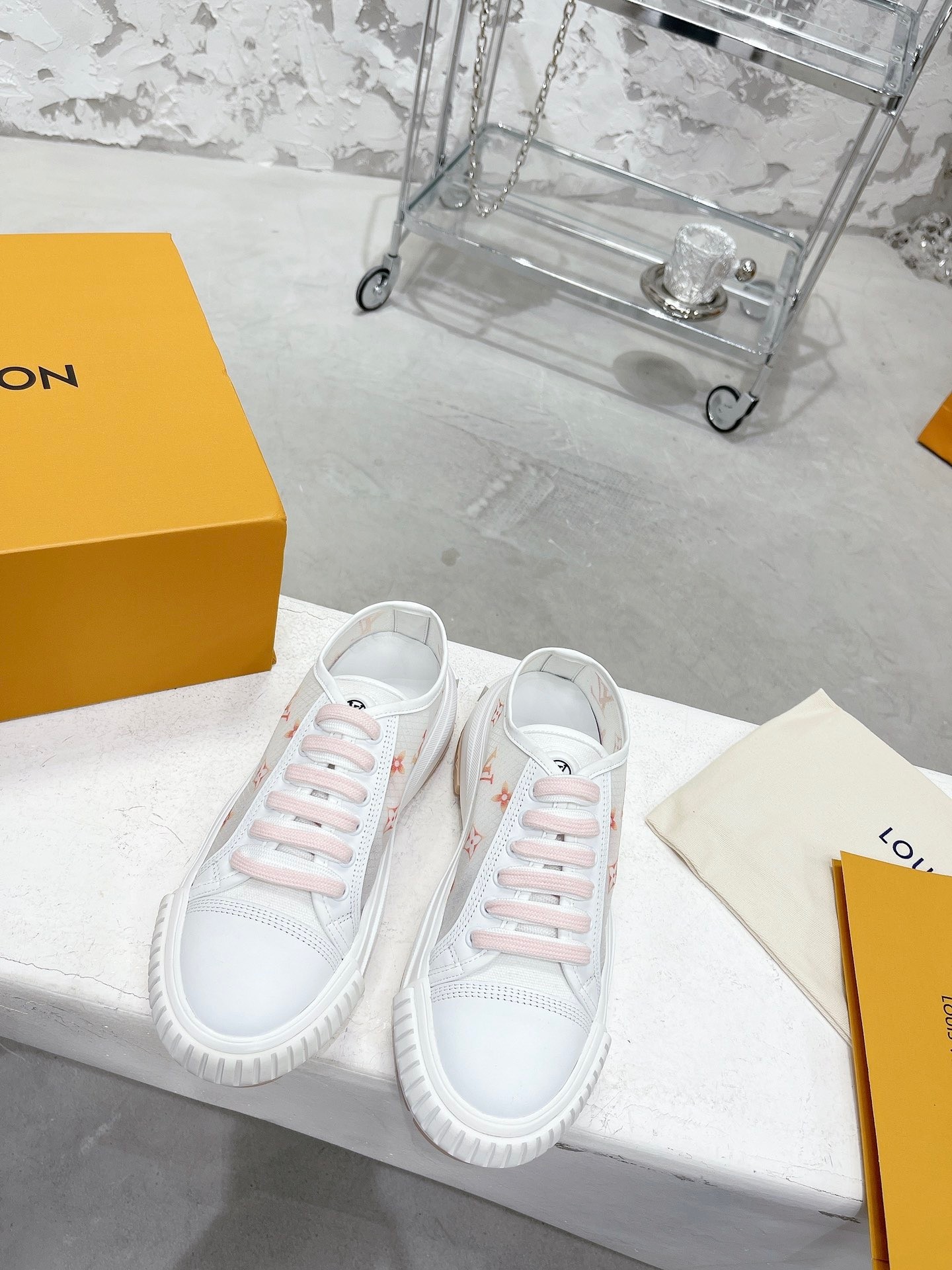 Louis Vuitton Skateboard Shoes Sneakers White Printing Calfskin Cowhide Sheepskin TPU Sweatpants