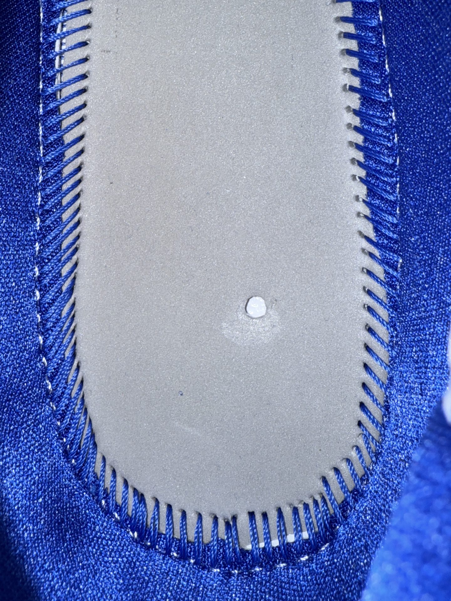 💰450 裸鞋圈 Nike Zoom Kobe 6 Protro “Dodgers” PE 蓝白
越南VY代工厂原厂鞋面合成市场最强批次

VY原厂鞋面 定制全原材合成STOCKX标准订单
连鞋盒也是市场唯一一批东莞定制原盒
整双鞋子鞋盒配件一眼区分市场货

CW2190-400
