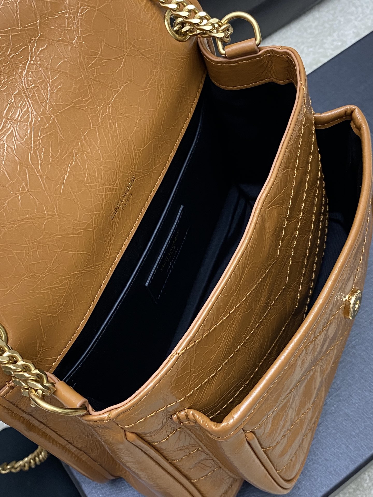 Saint Laurent 油蜡棕色/古金 NIKI～22cm 爆裂纹 超多明星 同款