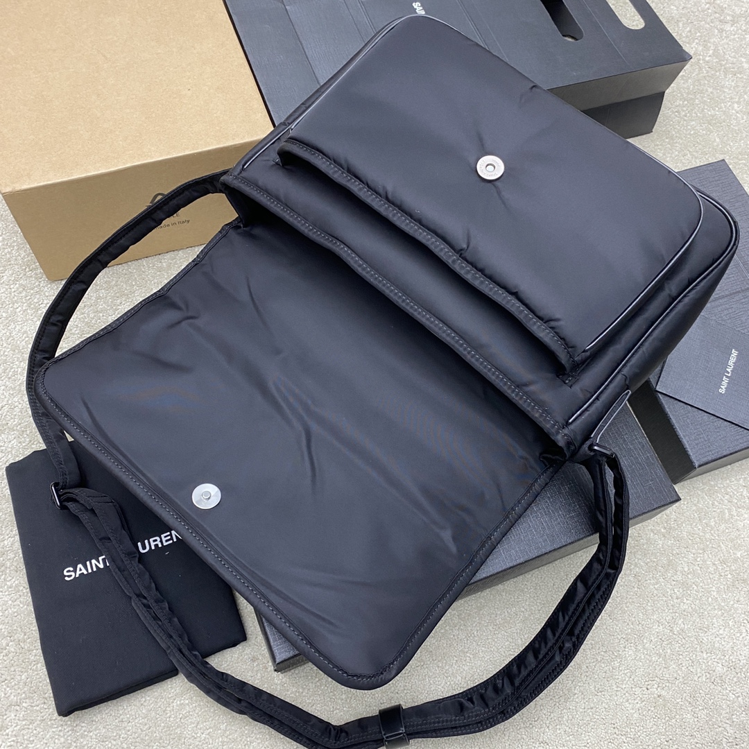 Saint Laurent 降落伞布黑/黑枪 、精品专供 尼龙材质包袋搭配