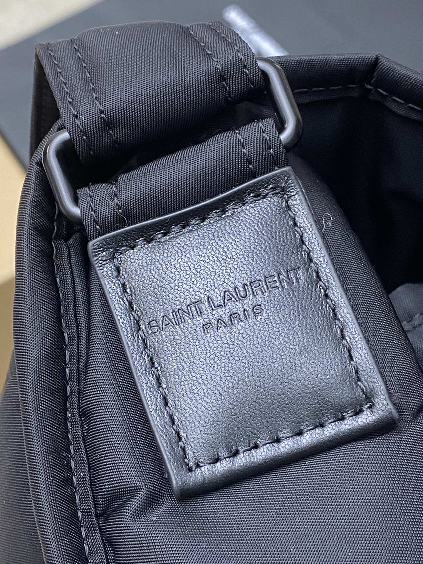 Saint Laurent 降落伞布黑/黑枪 、精品专供 尼龙材质包袋搭配