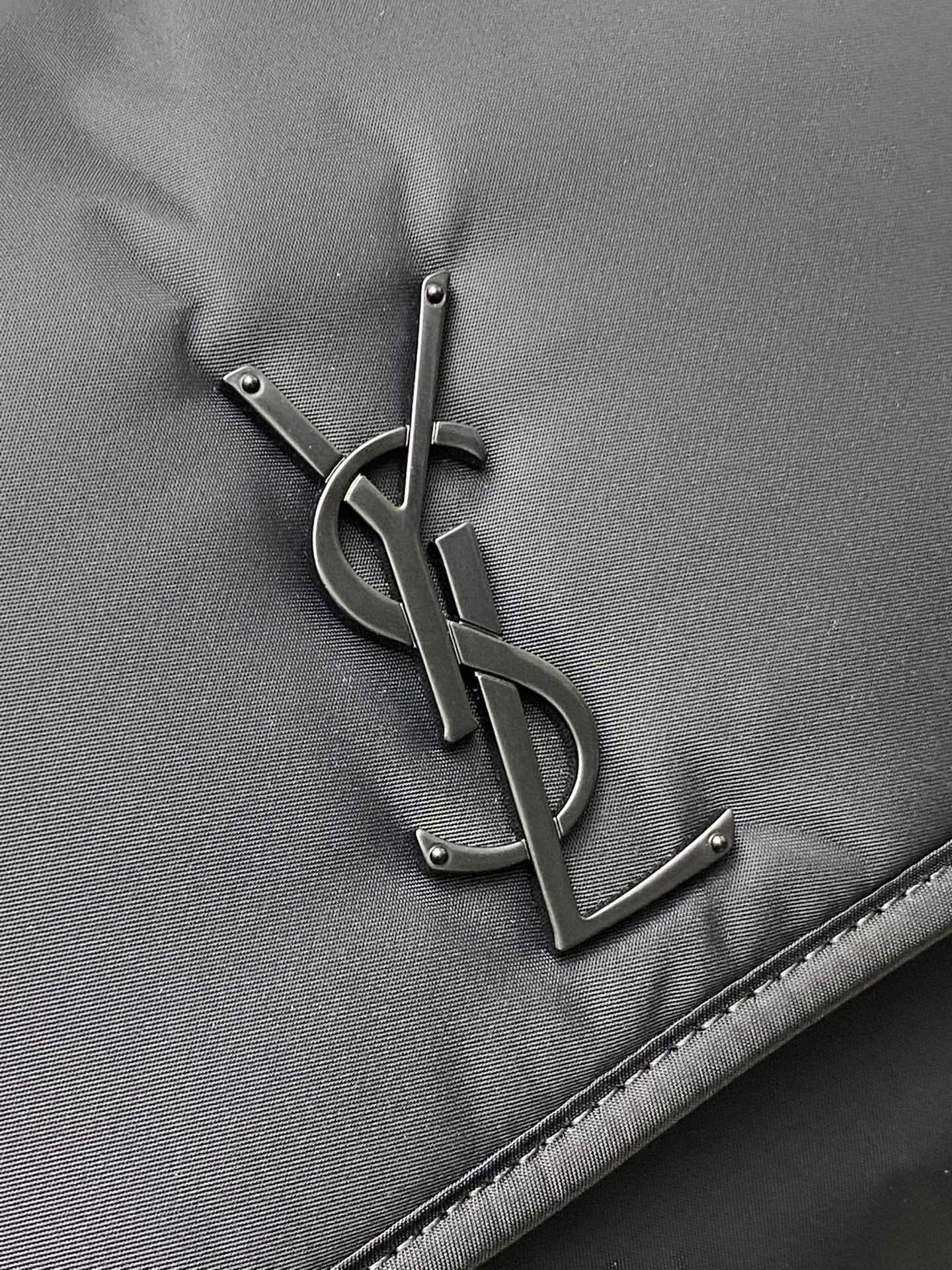 Saint Laurent 降落伞布黑/黑枪 、精品专供 尼龙材质包袋搭配