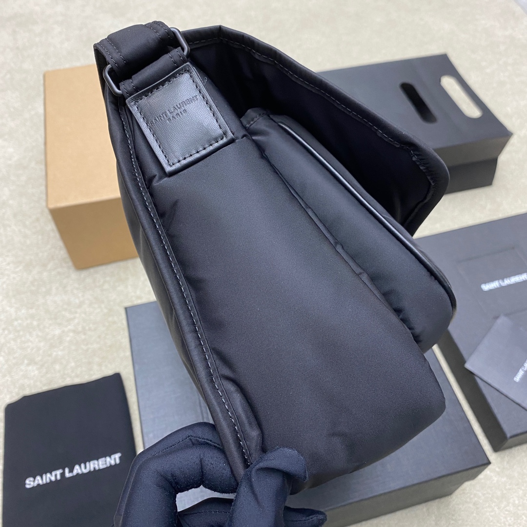 Saint Laurent 降落伞布黑/黑枪 、精品专供 尼龙材质包袋搭配
