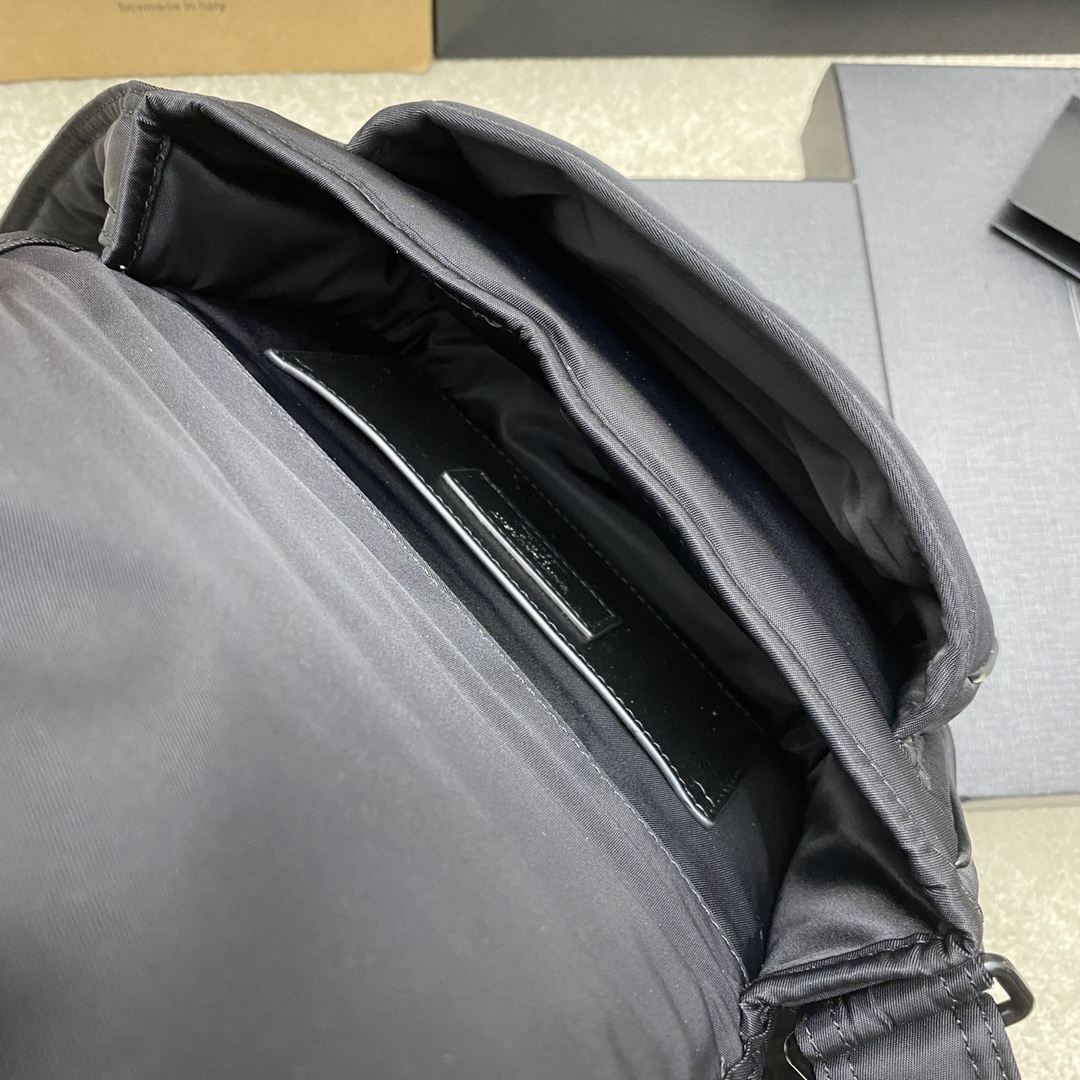 Saint Laurent 降落伞布黑/黑枪 、精品专供 23新款niki尼龙包包