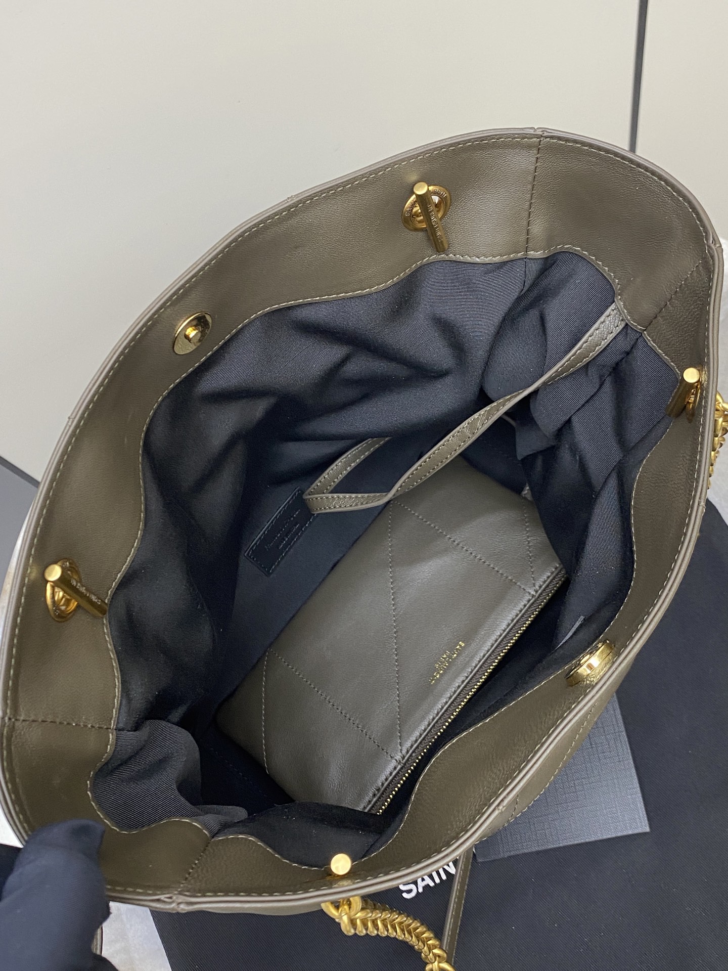 Yves Saint Laurent Jamie 4.3 Small Leather Shoulder Bag - Green 8 i1742742152101 4413 0 7