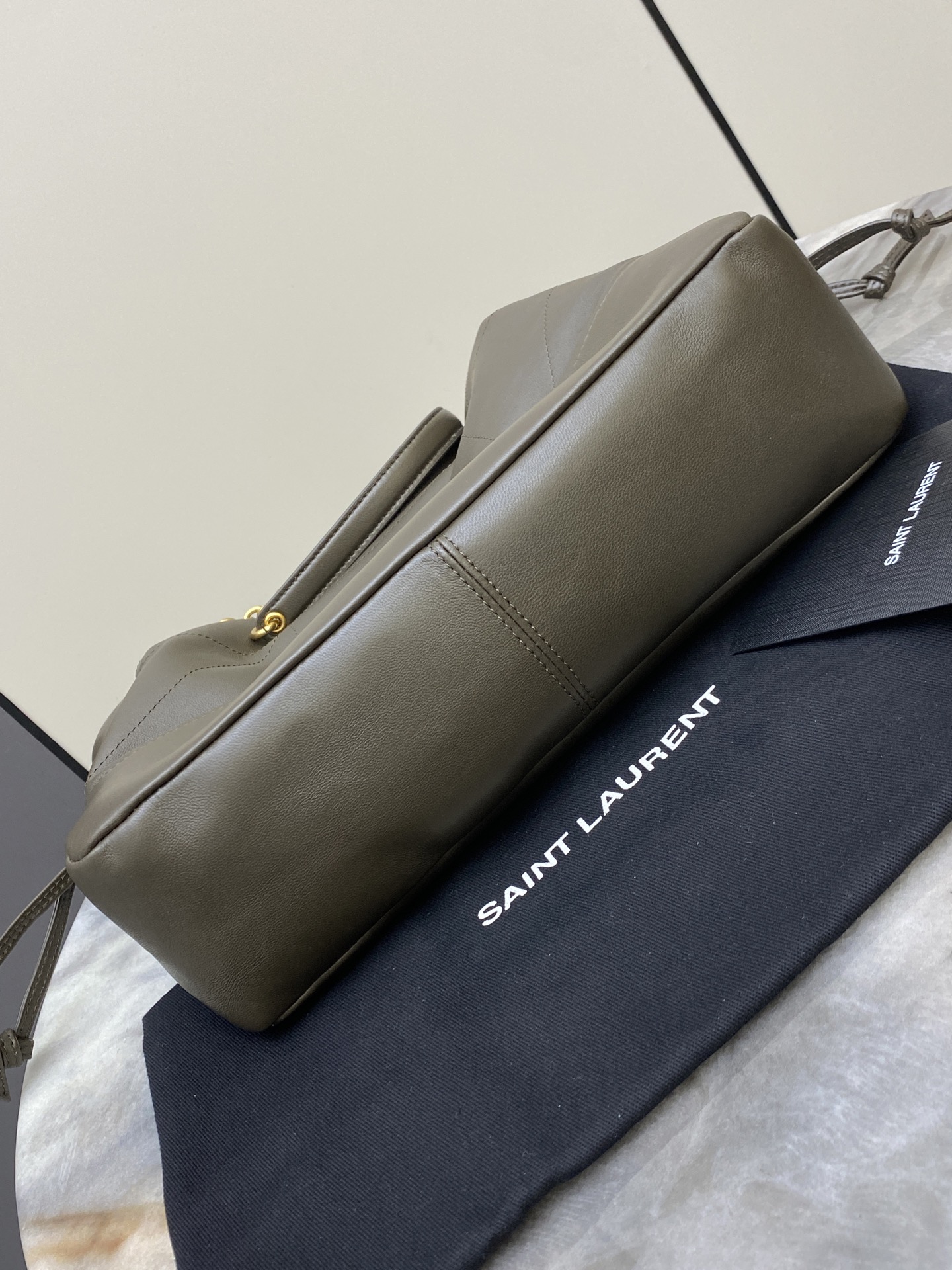 Yves Saint Laurent Jamie 4.3 Small Leather Shoulder Bag - Green 4 i1742742154326 7334 0 3