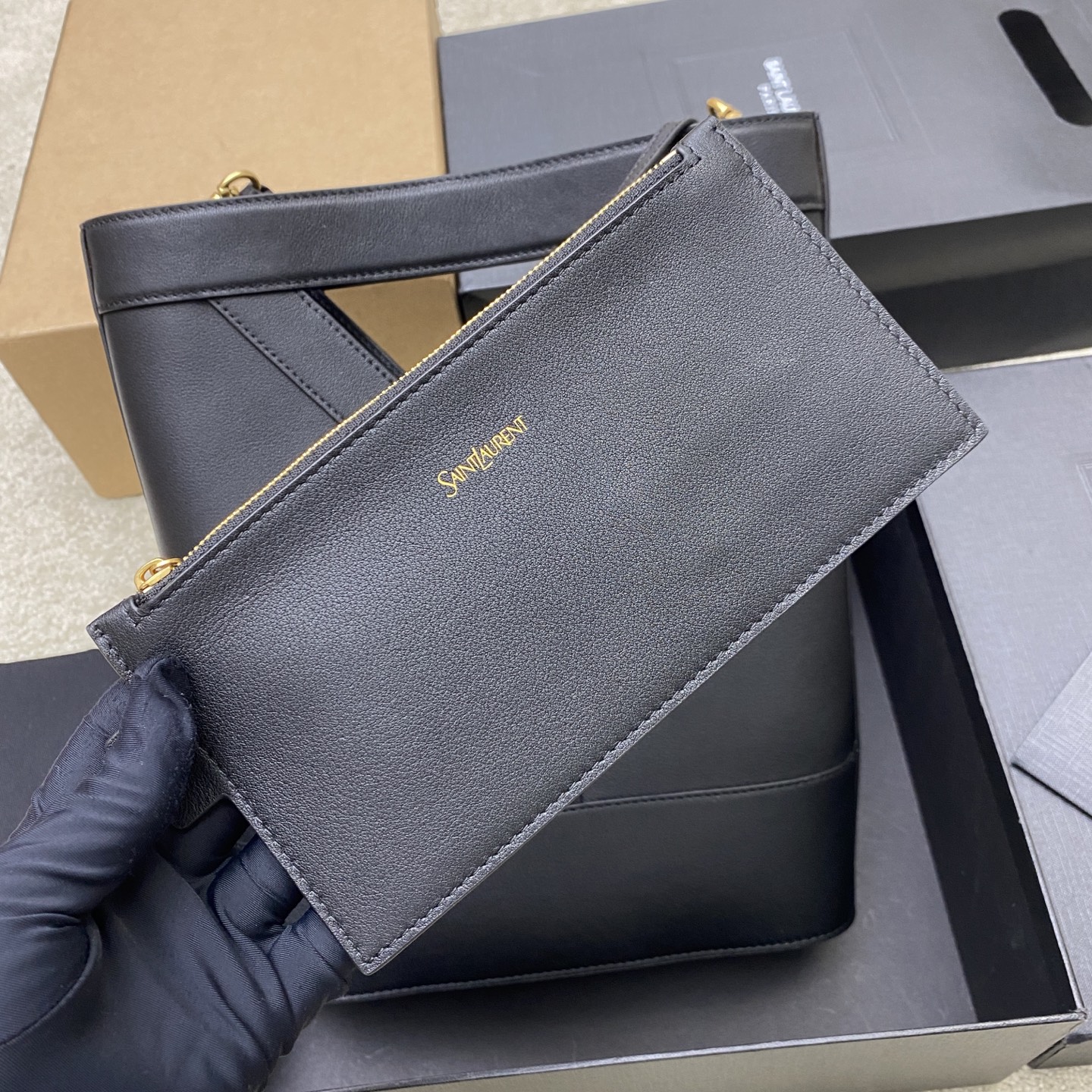 Yves Saint Laurent Black Leather YSL Logo Tote Bag - Unisex Design 8 i1742743127332 1668 0 5