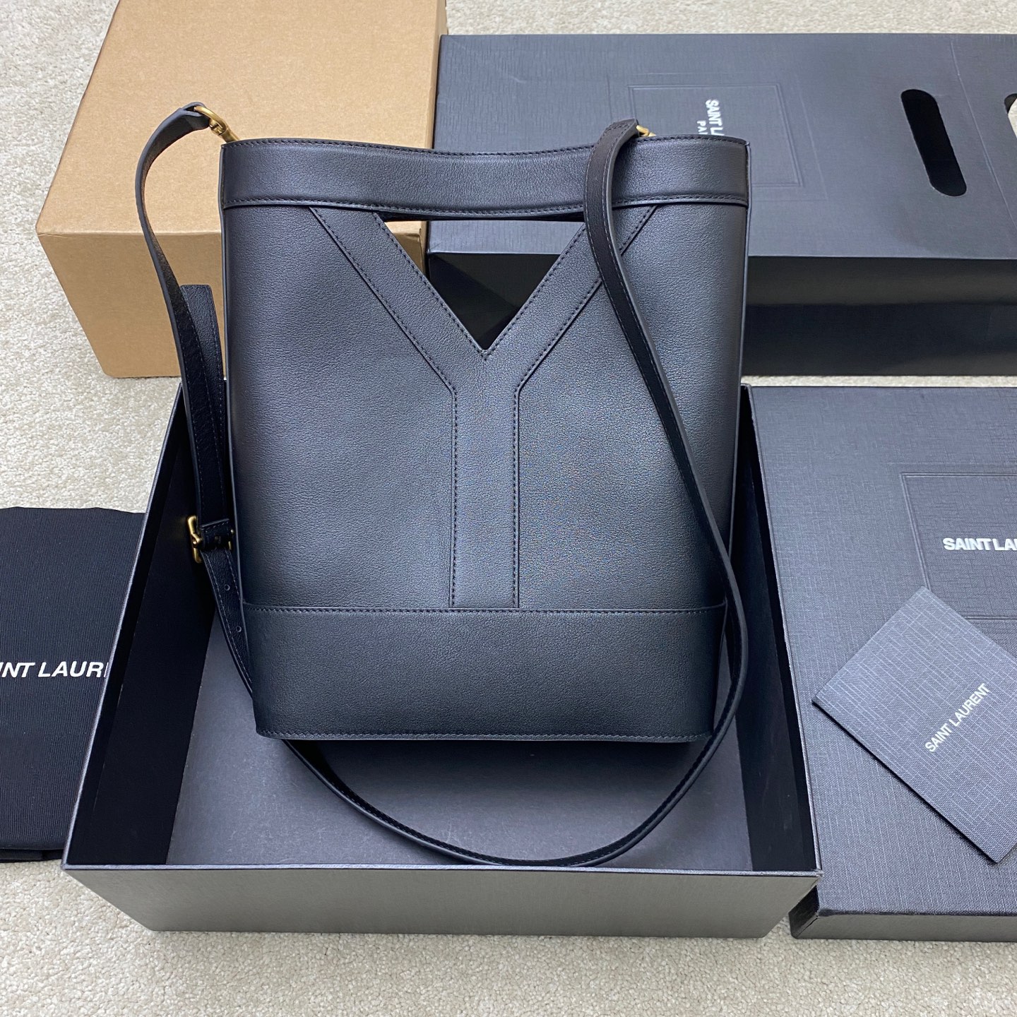 Yves Saint Laurent Black Leather YSL Logo Tote Bag - Unisex Design 3 i1742743128501 3437 0 1