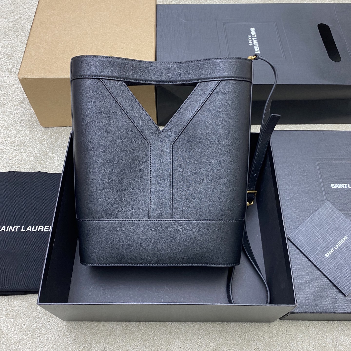 Yves Saint Laurent Black Leather YSL Logo Tote Bag - Unisex Design 2 i1742743128649 5429 0 0