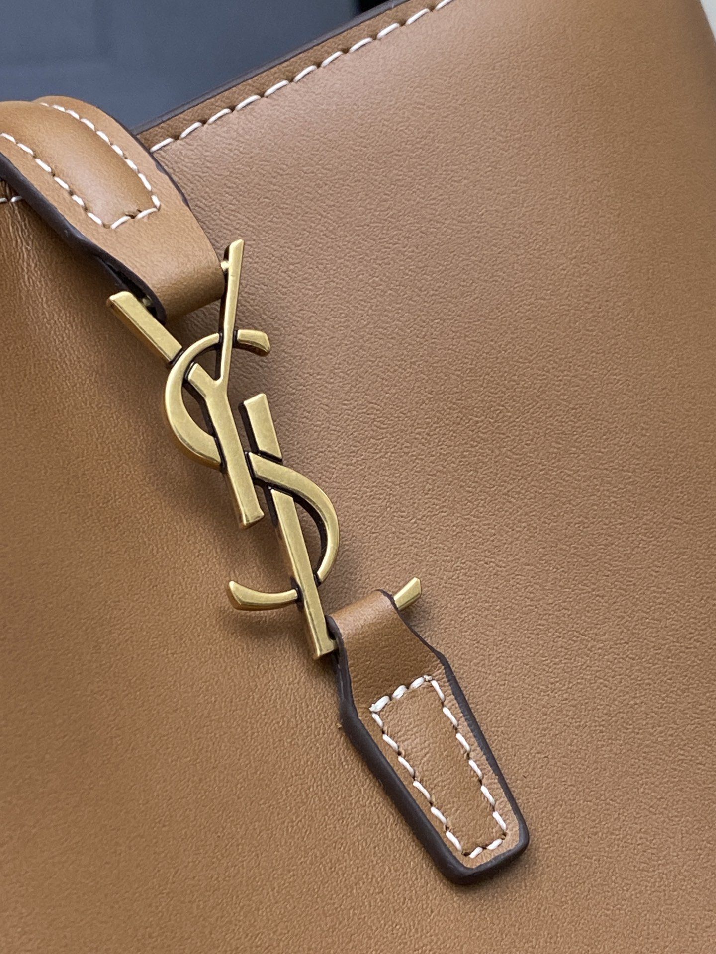 Saint Laurent Le 37 Mini Bucket Bag in Smooth Leather - Brown/Gold 5 i1742911902016 9273 0 4