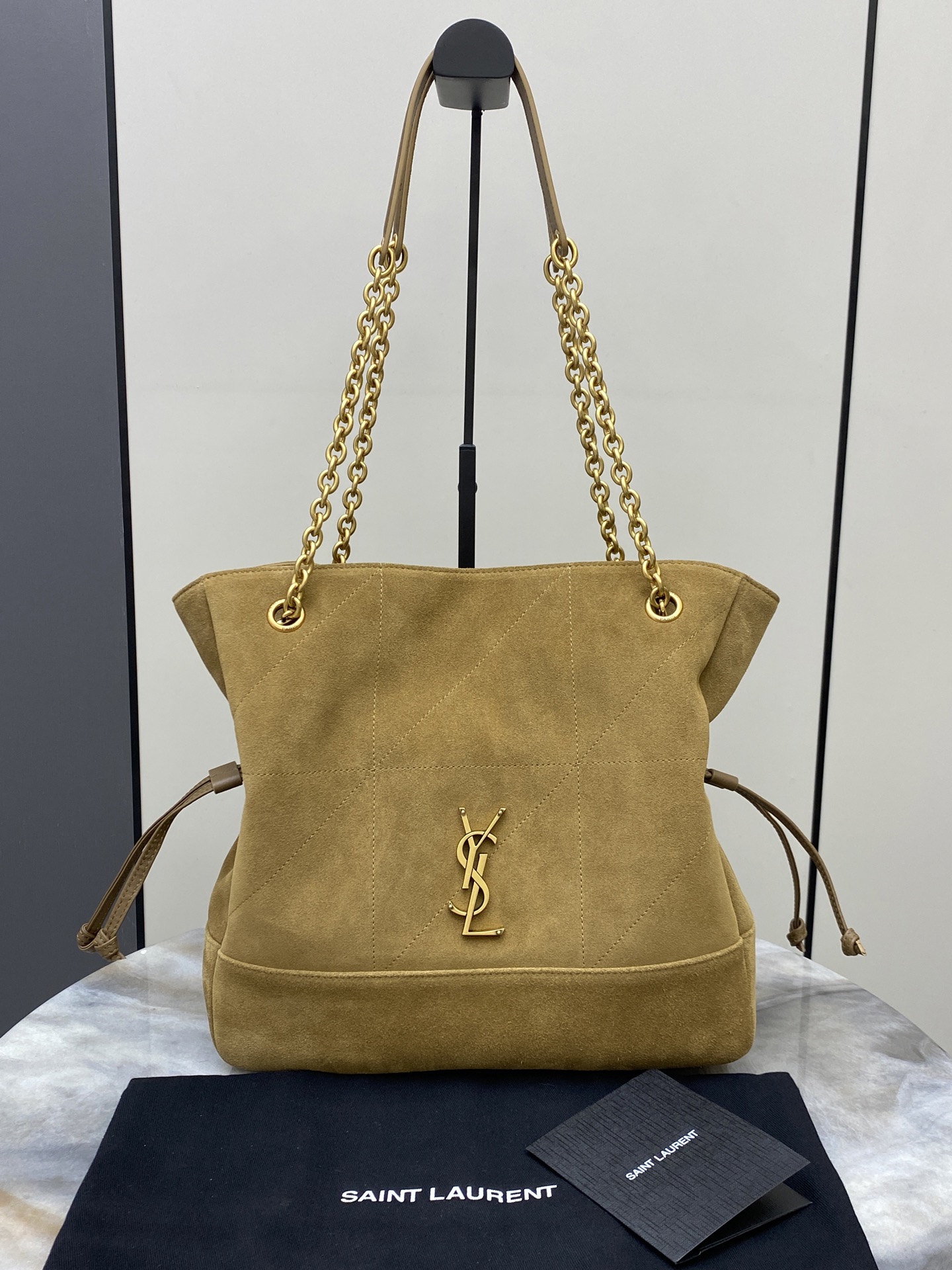 حقيبة يد YSL Jamie 4.3 جلد الغزال ذهبي اللون - أنيقة وعملية