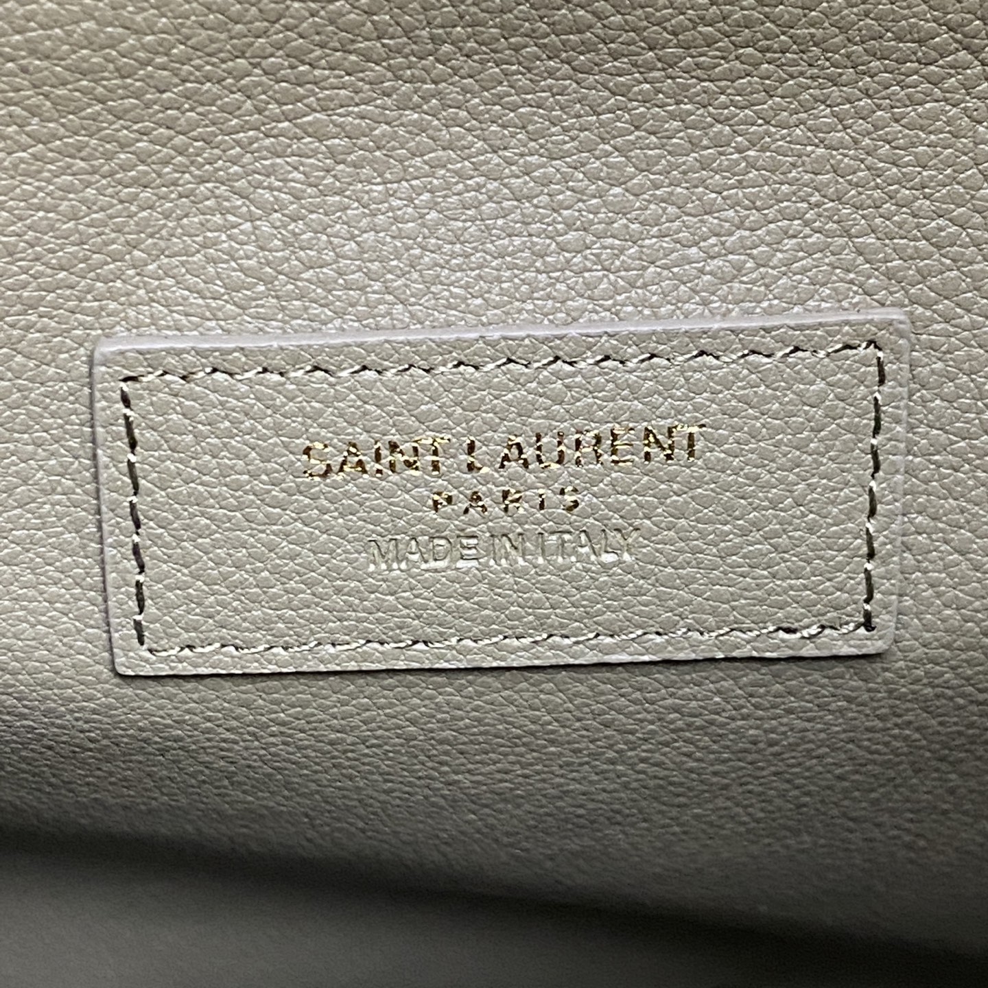 Gucci 苔藓绿平纹/金 韩国 Hobo 今年火到爆炸的腋下包Y家虽迟但到 包包身轮廓简洁、立体