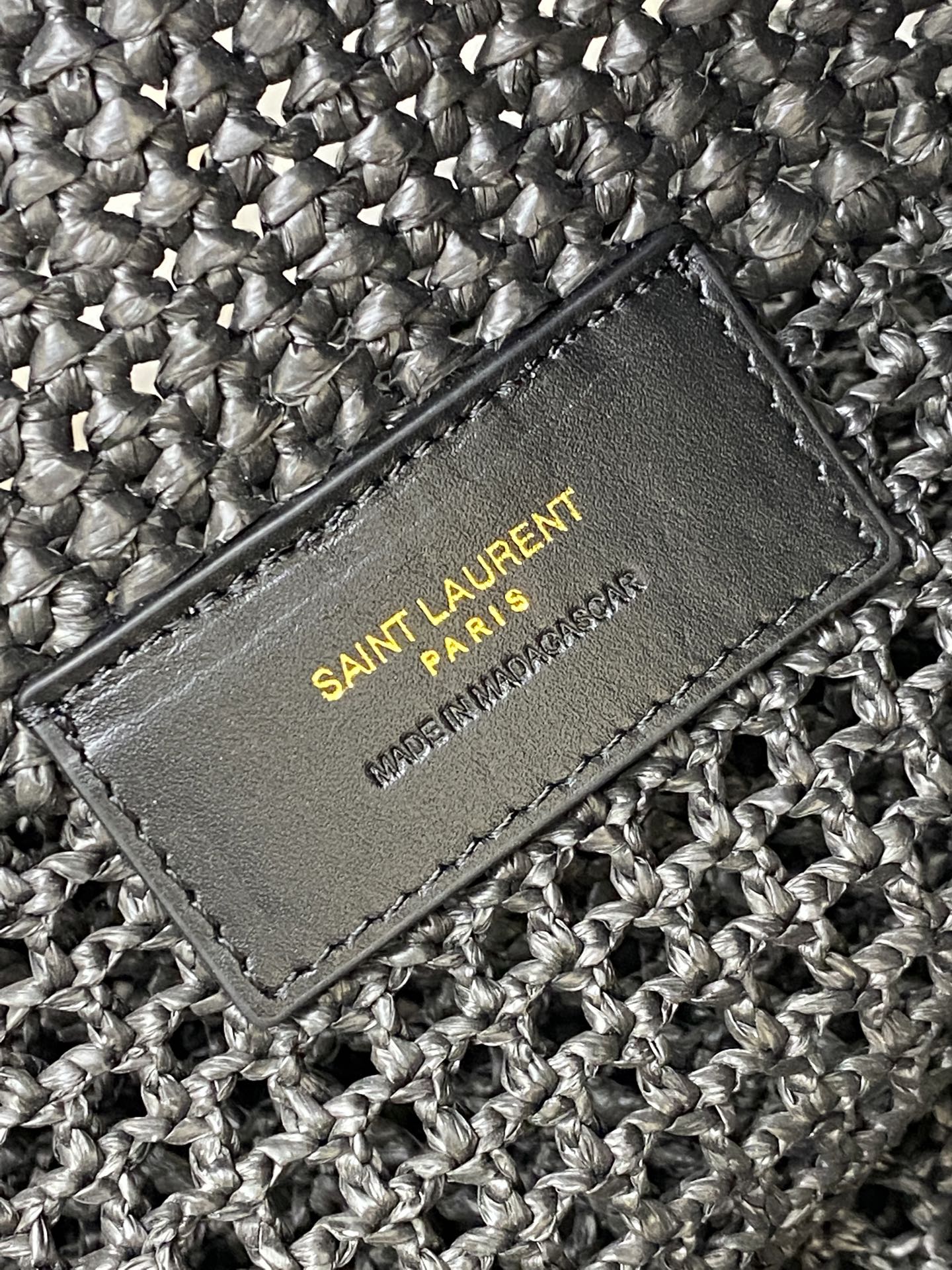 Saint Laurent 编织拉菲草/金 满满的 艺术气息 拉菲草编织 非常扎实 法式慵懒风 造型感流畅