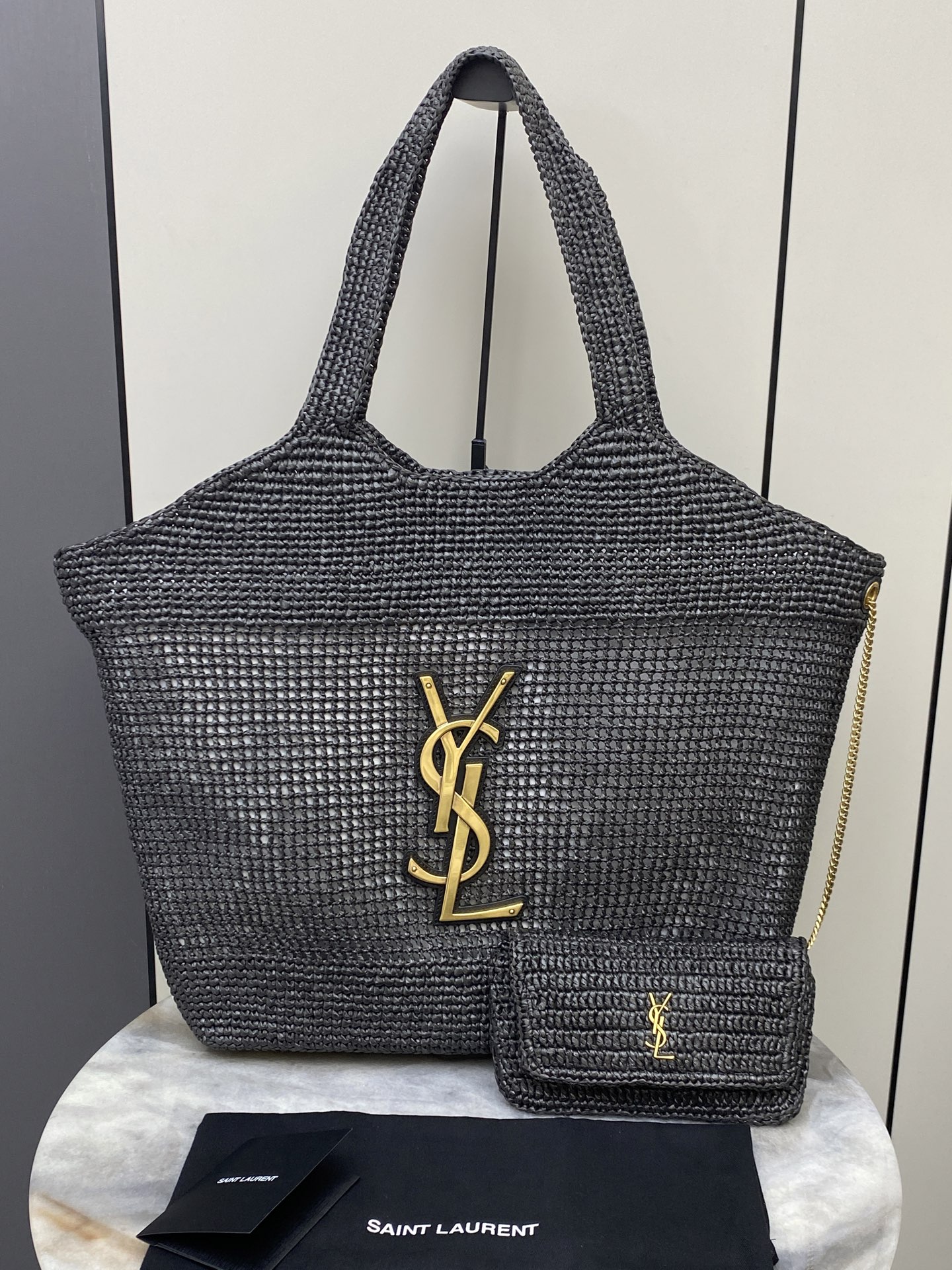 Saint Laurent 编织拉菲草/金 满满的 艺术气息 拉菲草编织 非常扎实 法式慵懒风 造型感流畅