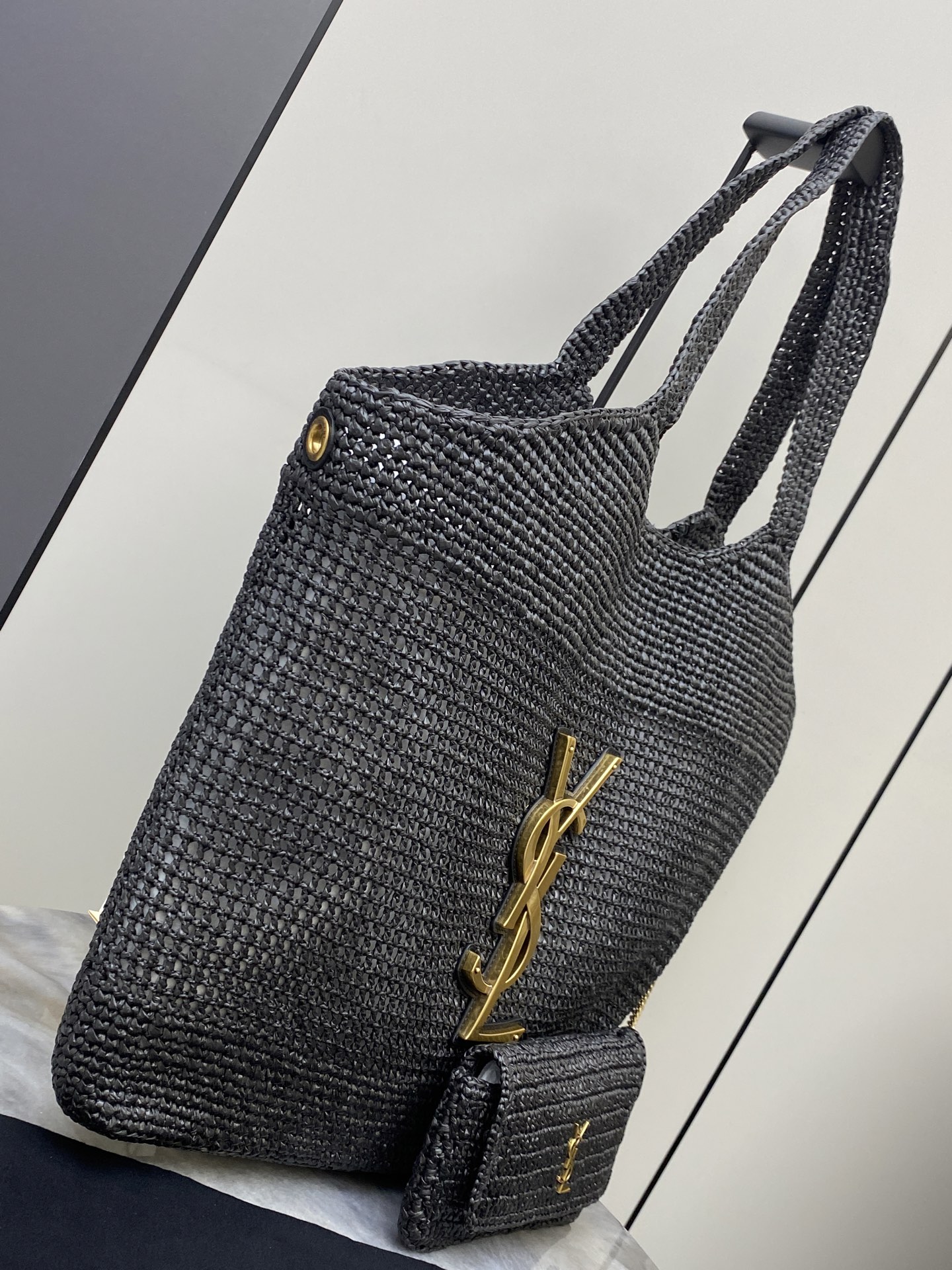 Saint Laurent 编织拉菲草/金 满满的 艺术气息 拉菲草编织 非常扎实 法式慵懒风 造型感流畅