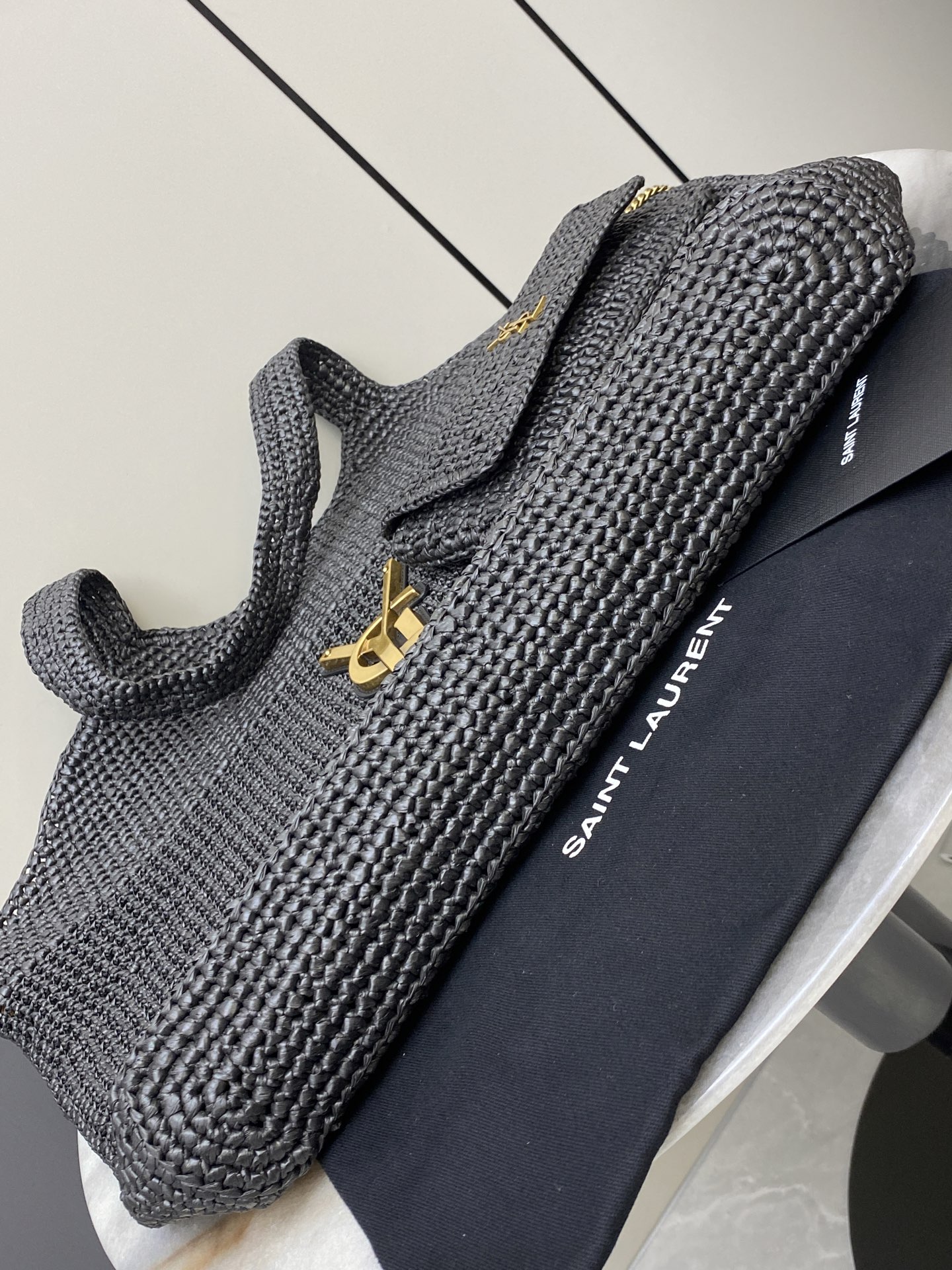 Saint Laurent 编织拉菲草/金 满满的 艺术气息 拉菲草编织 非常扎实 法式慵懒风 造型感流畅