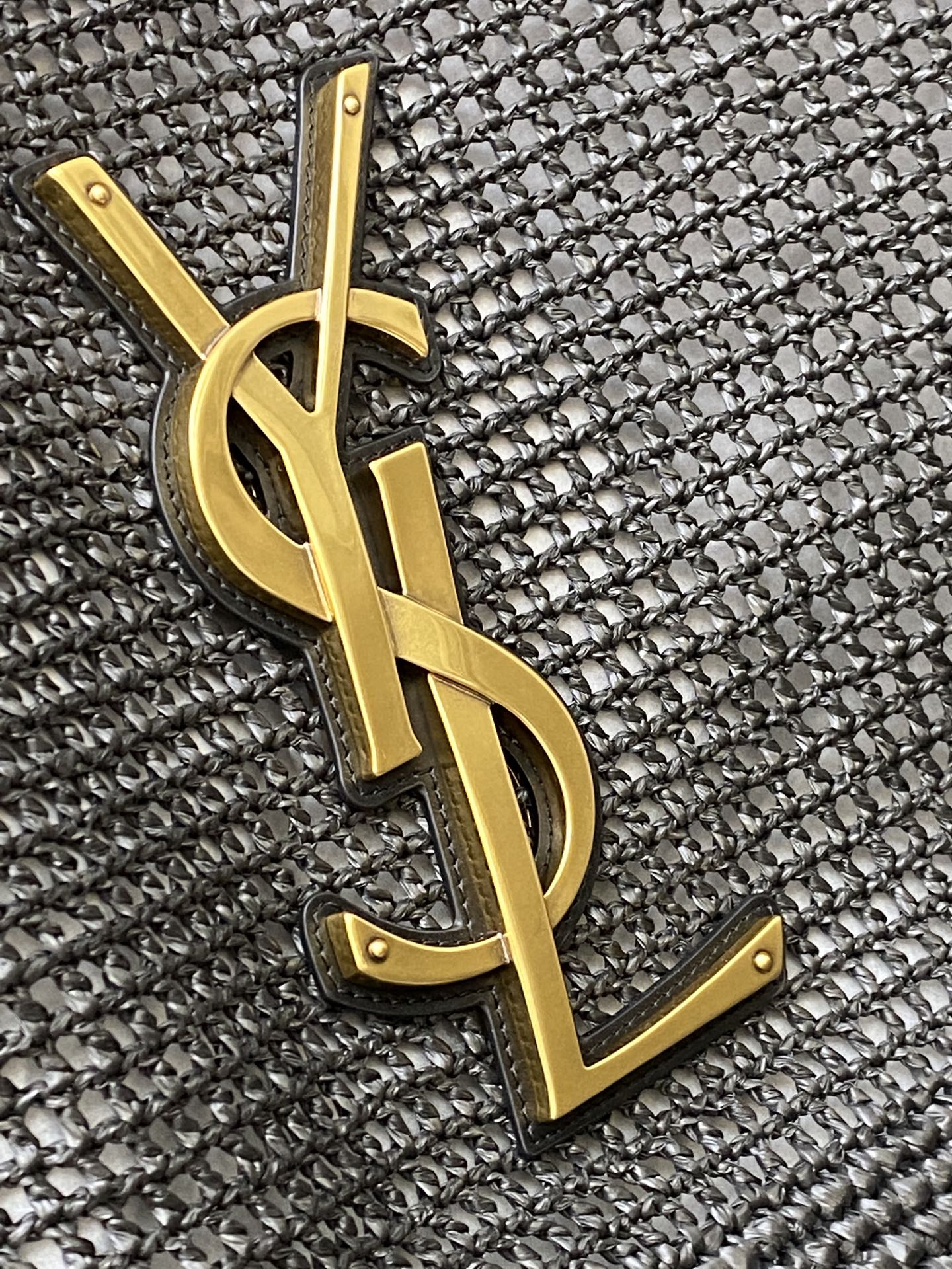 Saint Laurent 编织拉菲草/金 满满的 艺术气息 拉菲草编织 非常扎实 法式慵懒风 造型感流畅