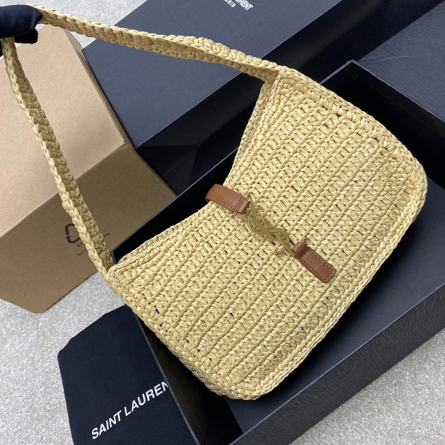 Saint Laurent 杏编织/古金 LE 5 À 7腋下编织包来la~ 极简的外形加Logo简洁唯美高级 满满的艺术气息