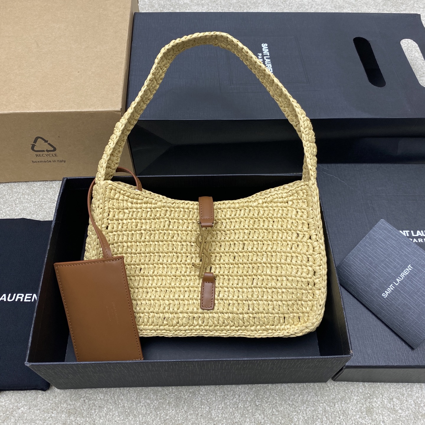 Saint Laurent 杏编织/古金 LE 5 À 7腋下编织包来la~ 极简的外形加Logo简洁唯美高级 满满的艺术气息