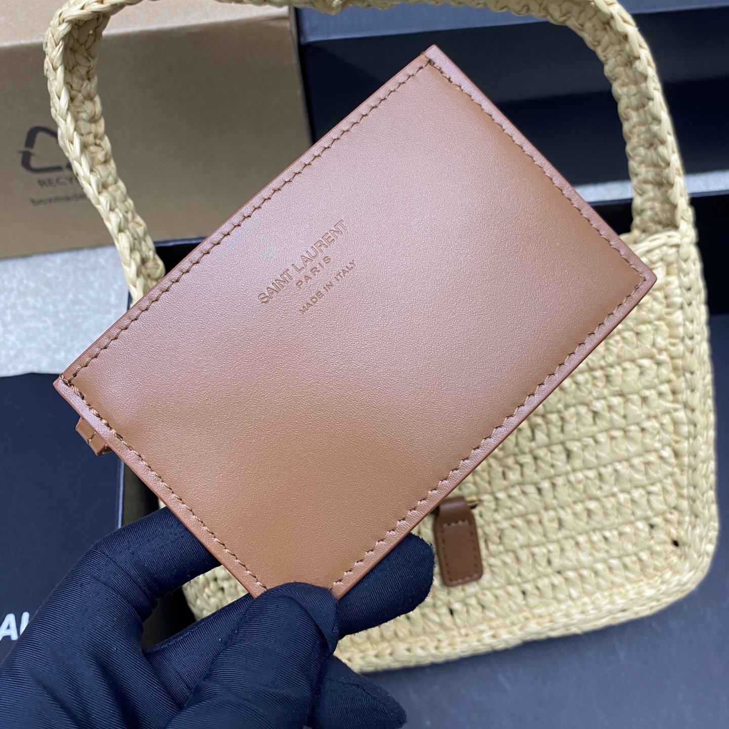 Saint Laurent LE5À7腋下编织包来la~ 极简的外形加Logo简洁唯美高级 满满的艺术气息