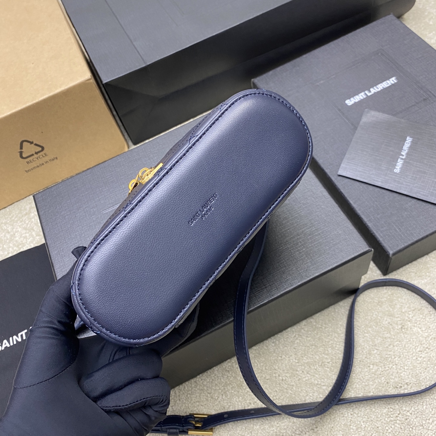 宝蓝羊皮手拿包 - 高級感あふれる多機能デザイン