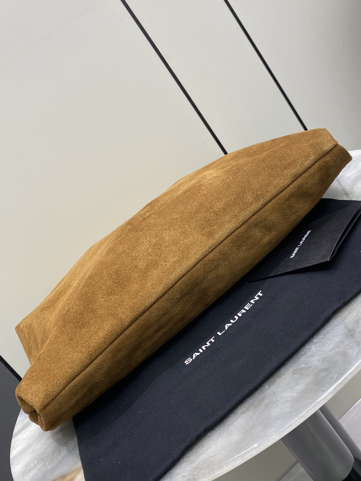 Balenciaga 磨砂棕/金 新款购物袋 焦糖色麂皮包 搭配编织的LE CASSANDRE珠宝链条包裹皮料