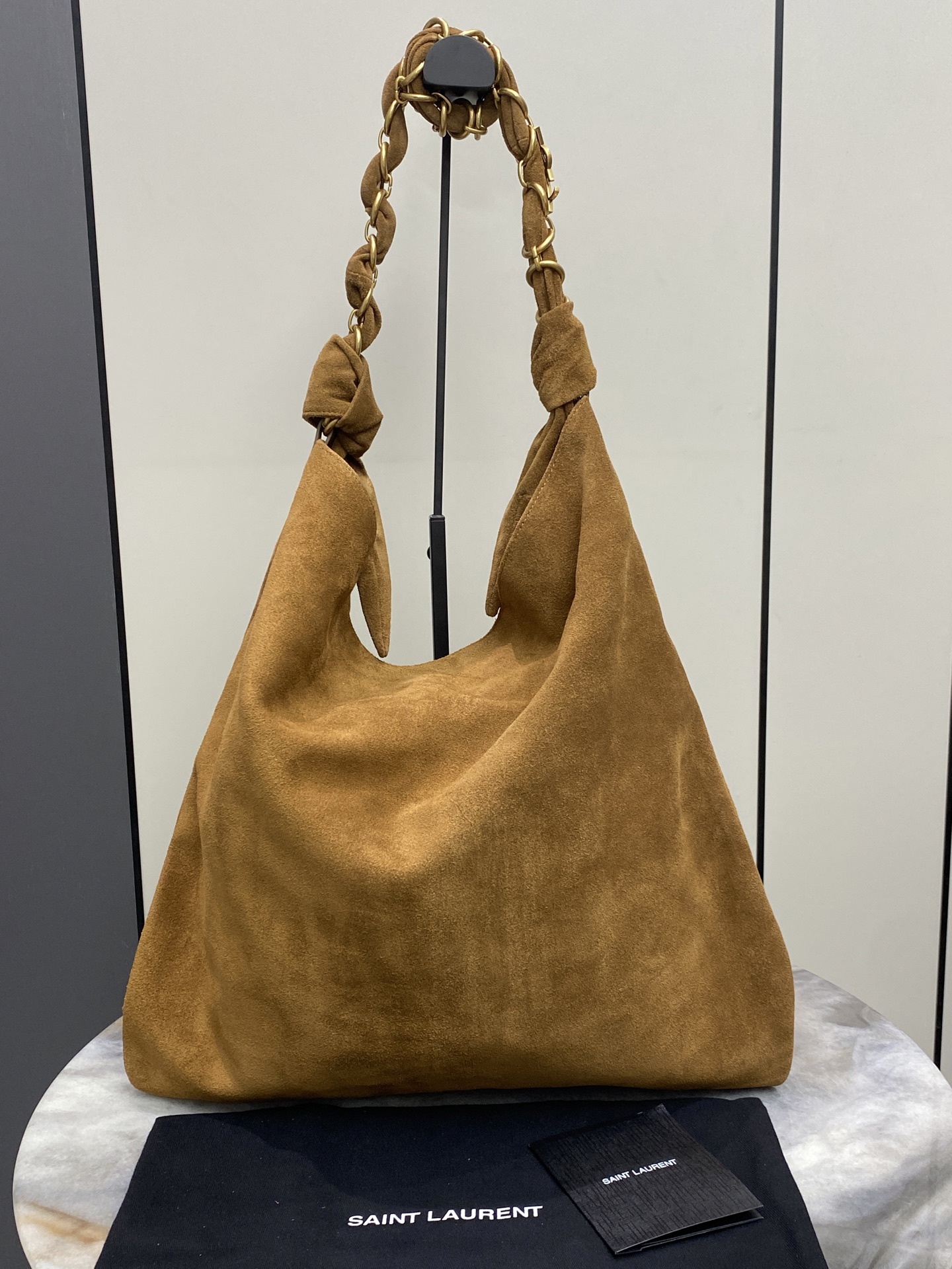 Balenciaga 磨砂棕/金 新款购物袋 焦糖色麂皮包 搭配编织的LE CASSANDRE珠宝链条包裹皮料