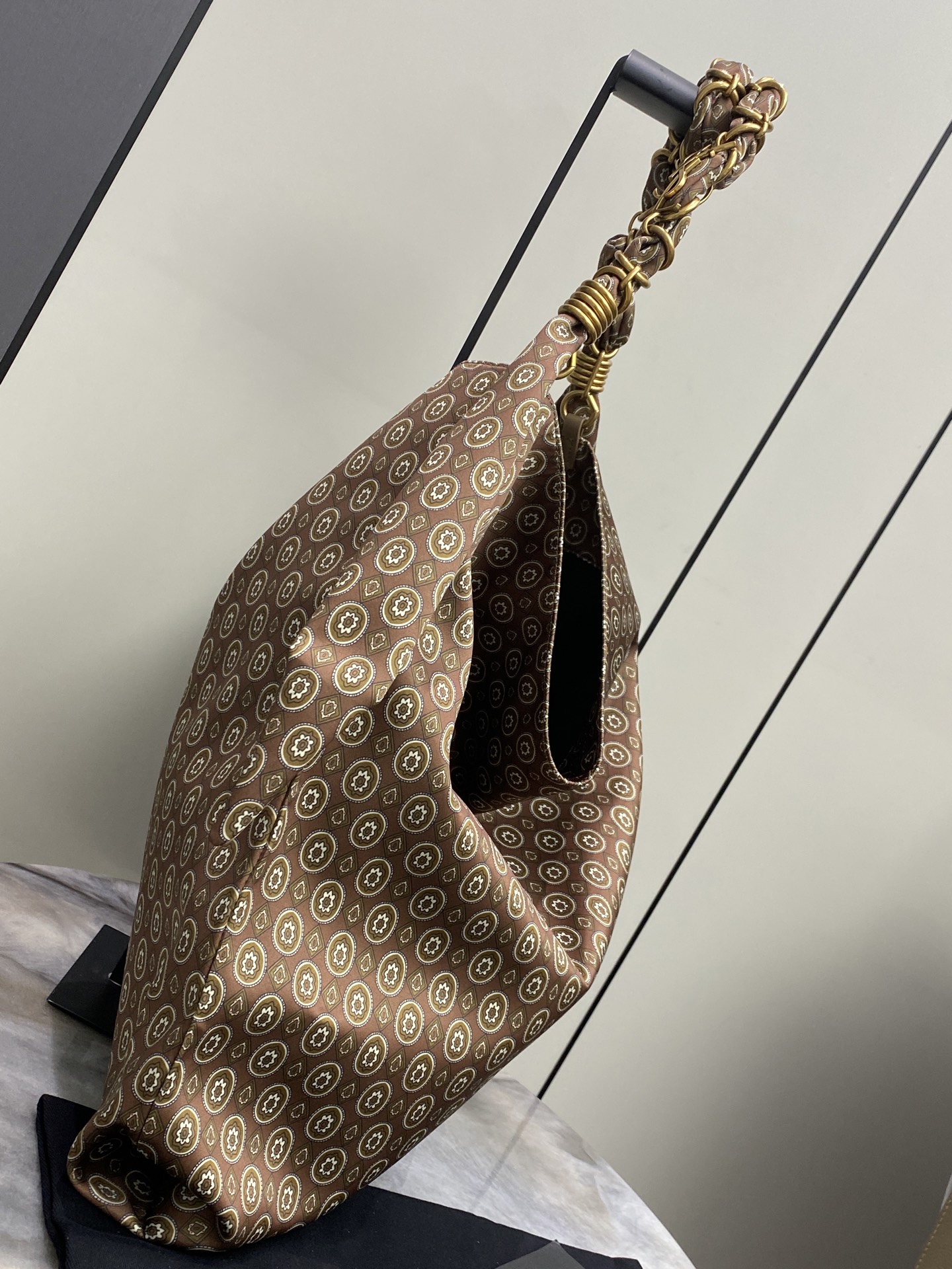 Loewe 奖章提花/金 波西米亚风格 给人法式浪漫的感觉
