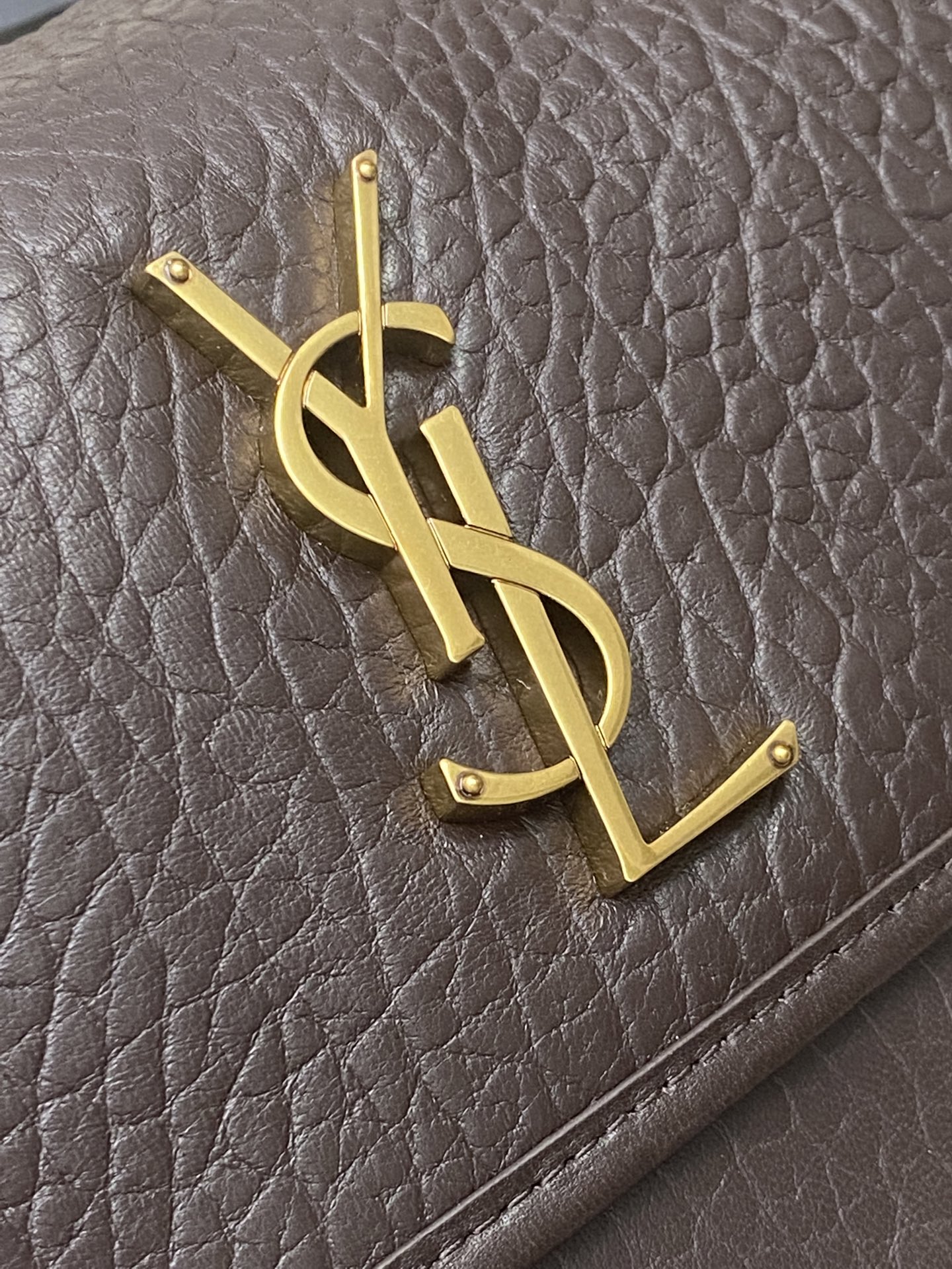 Saint Laurent 大象纹咖啡红/金 新款大象纹NIKai正面翻盖手袋 饰以金属 LE CASSANDRE