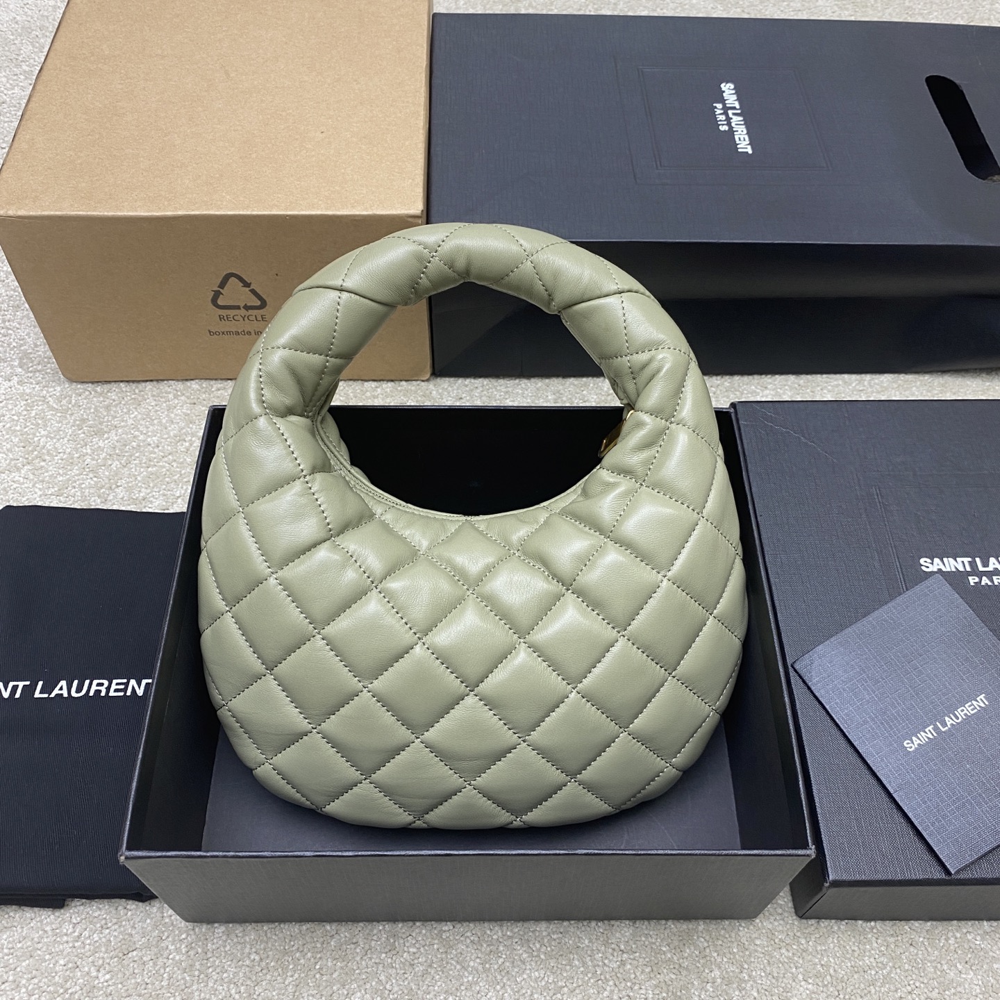 Saint Laurent ICARE baby纳帕羊皮手袋 备受瞩目的可颂形状包包 标志性的金属logo点缀其中
