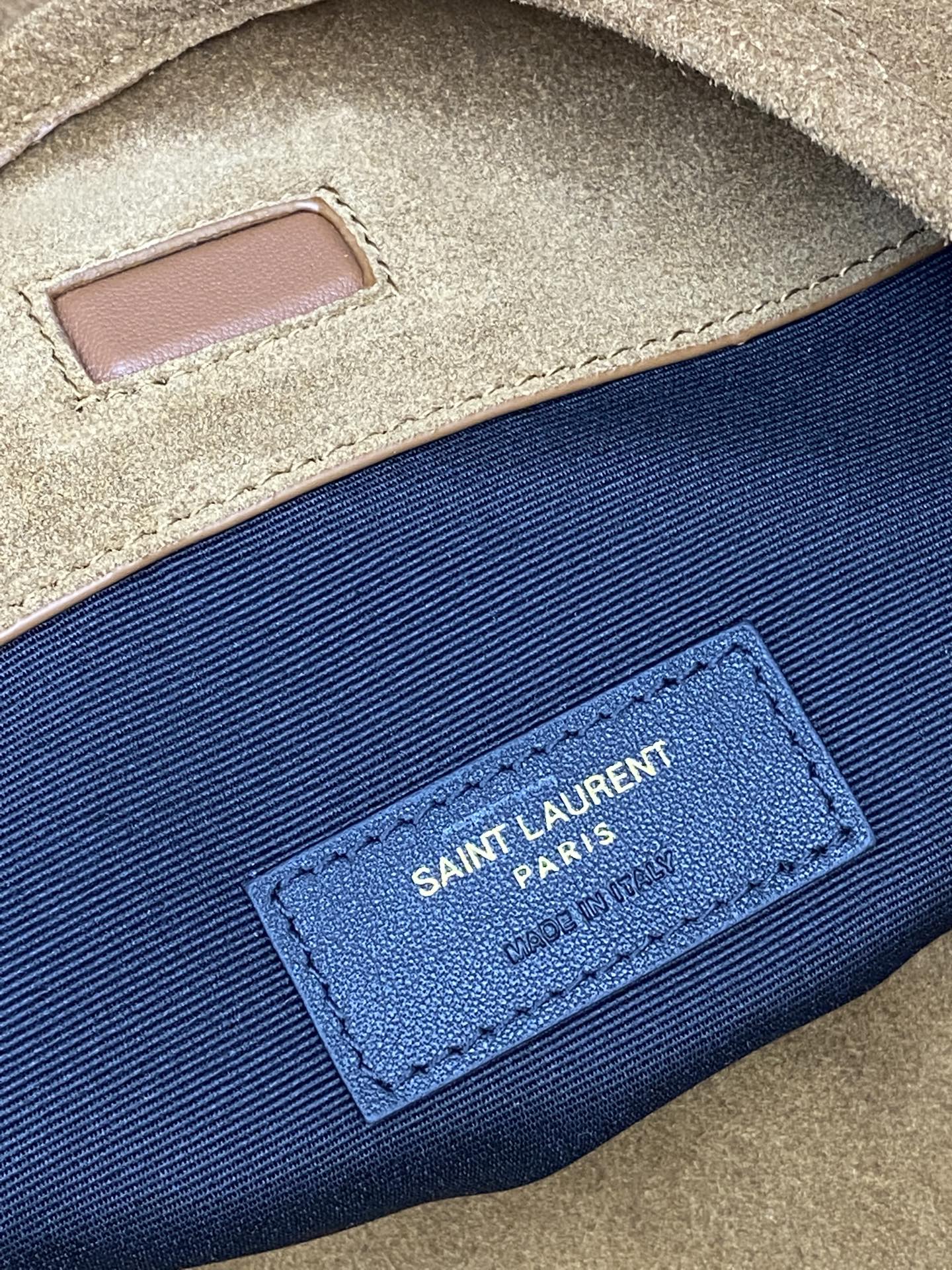 Saint Laurent Y家新款 Niki 麂皮腋下水桶包 今年秋季 绝美的焦糖干吧邑色