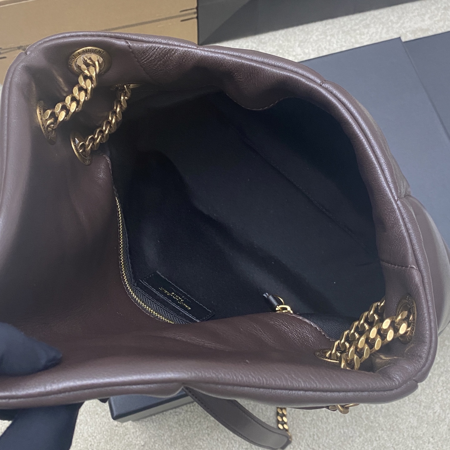 Givenchy 中号咖啡羊皮/金