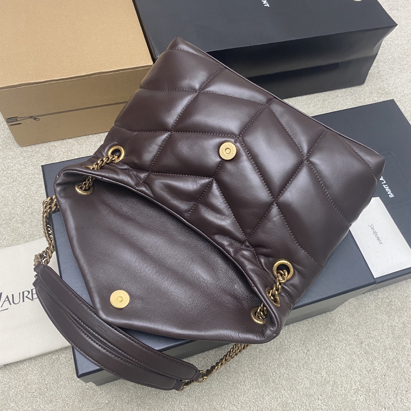 Givenchy 中号咖啡羊皮/金