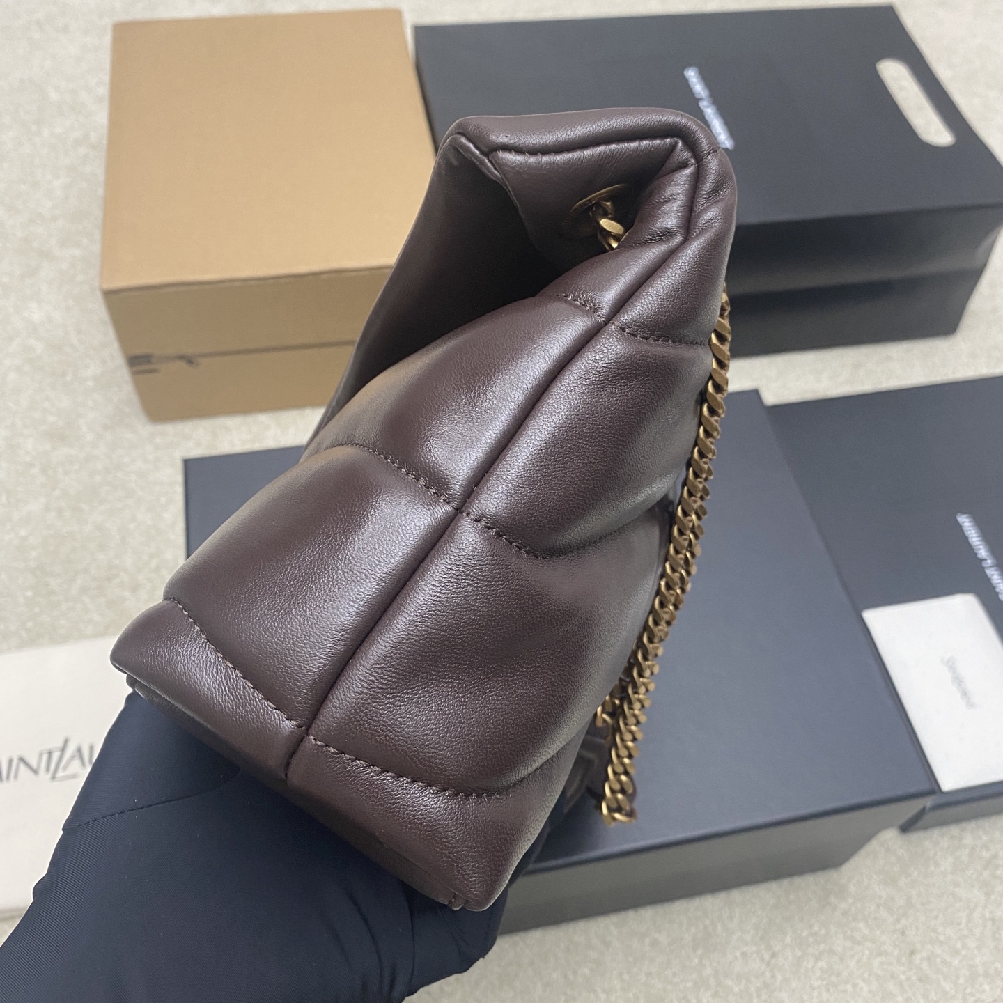 Givenchy 中号咖啡羊皮/金