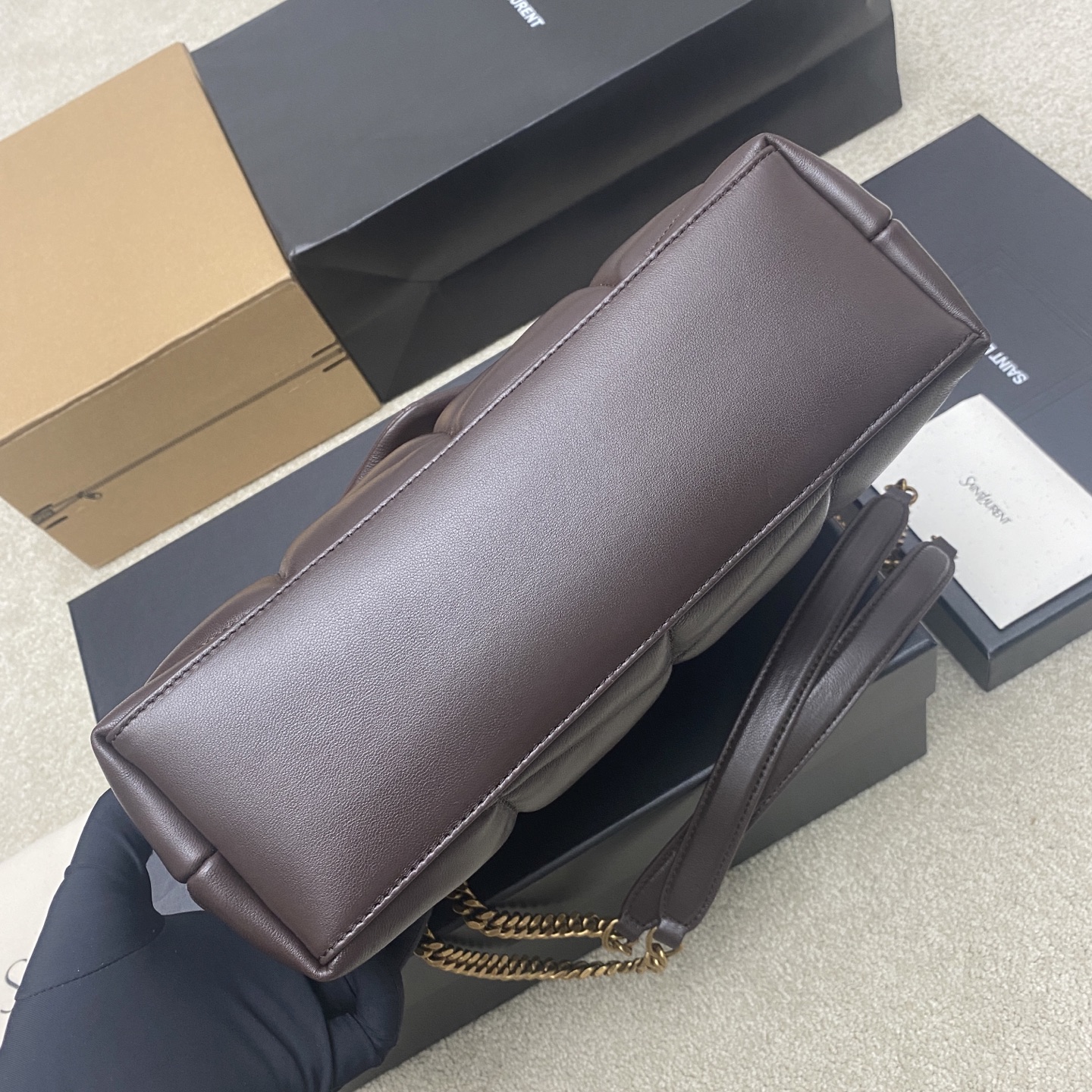 Givenchy 中号咖啡羊皮/金