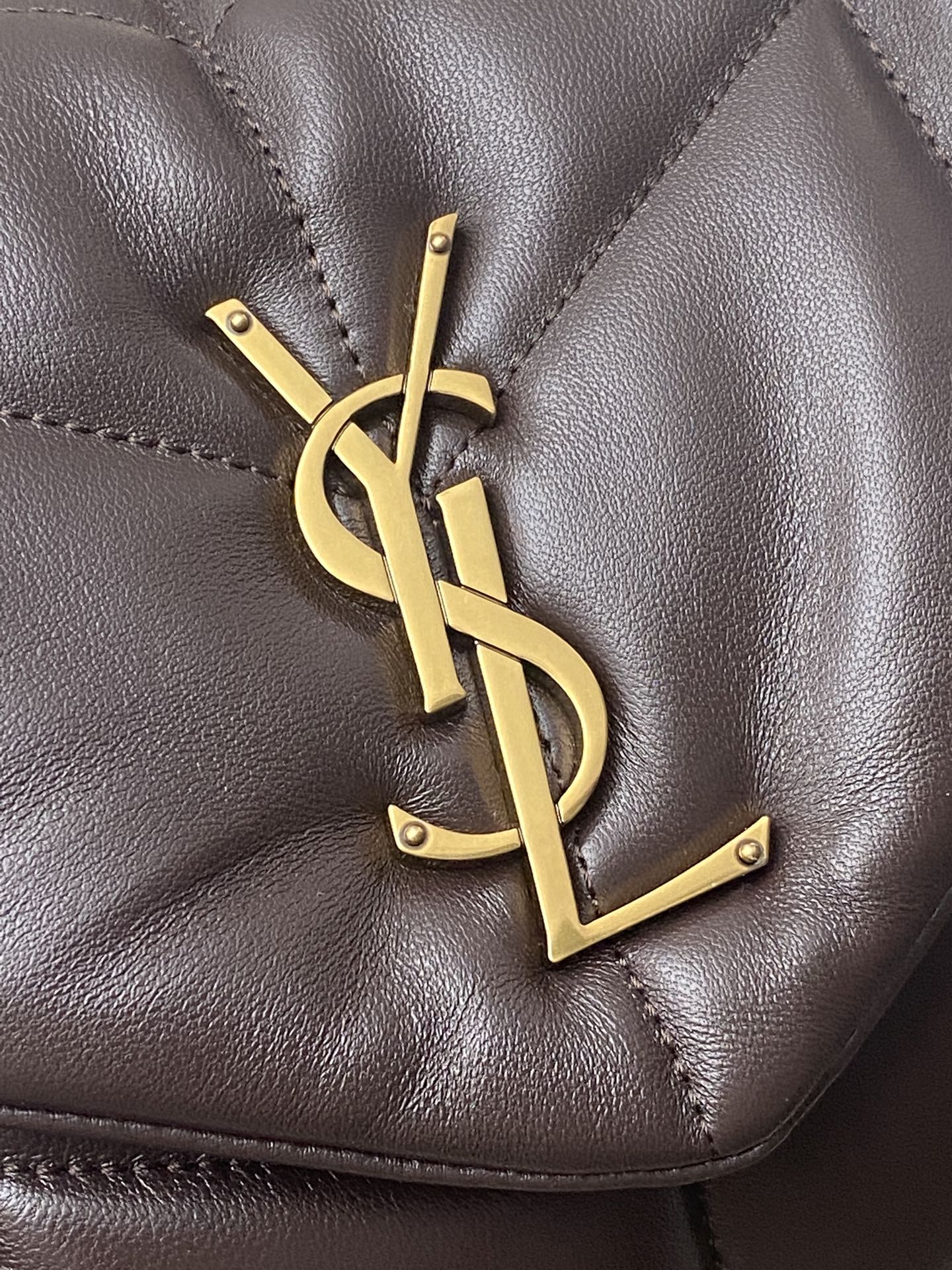 Saint Laurent 大号咖啡羊皮/金