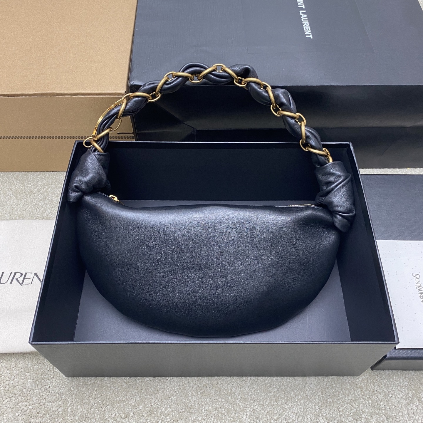 Saint Laurent 26S5 Amalia手袋 选用细腻侵染小羊皮 手感超柔软 质感满分6金属缠绕手柄设计