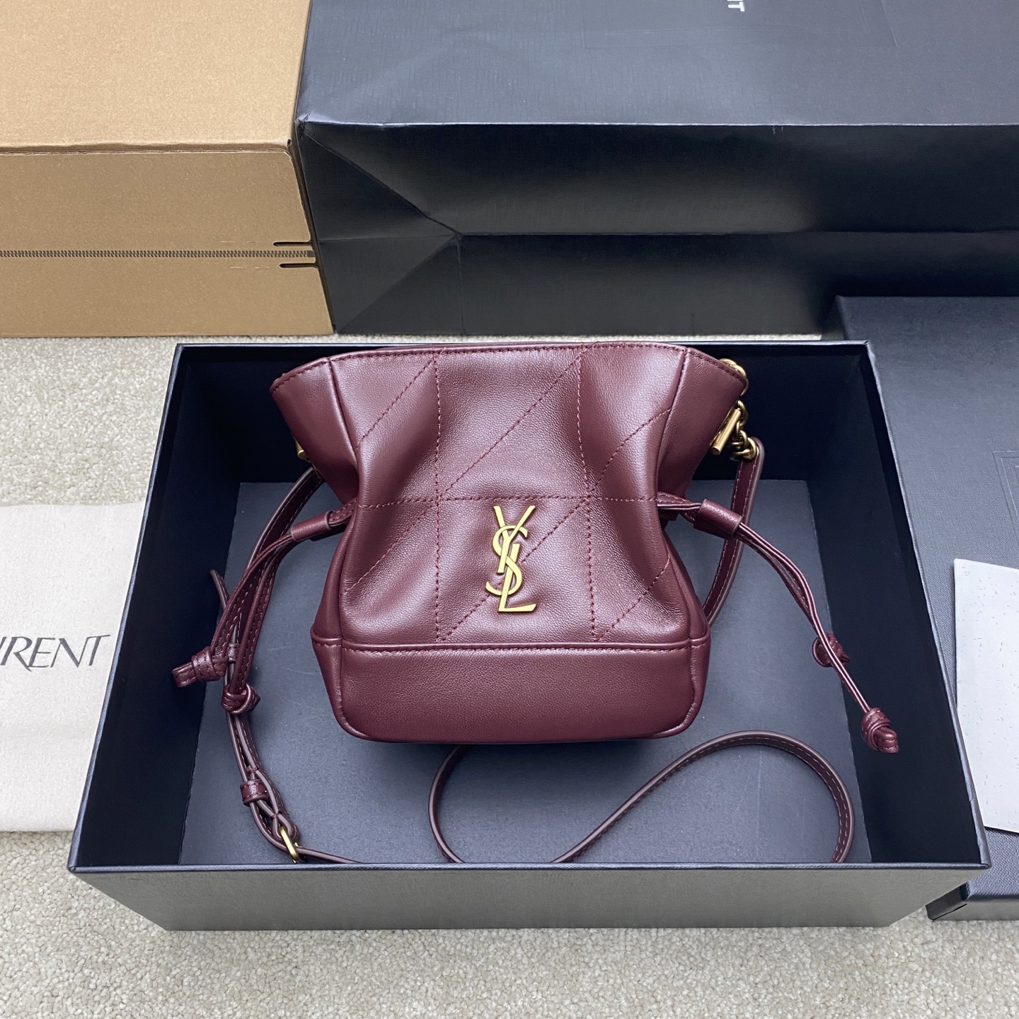 Givenchy 迷你 枣红羊皮/古金 最新斜跨福袋迷你号 了 福袋新尺寸好可爱 一起来种草吧