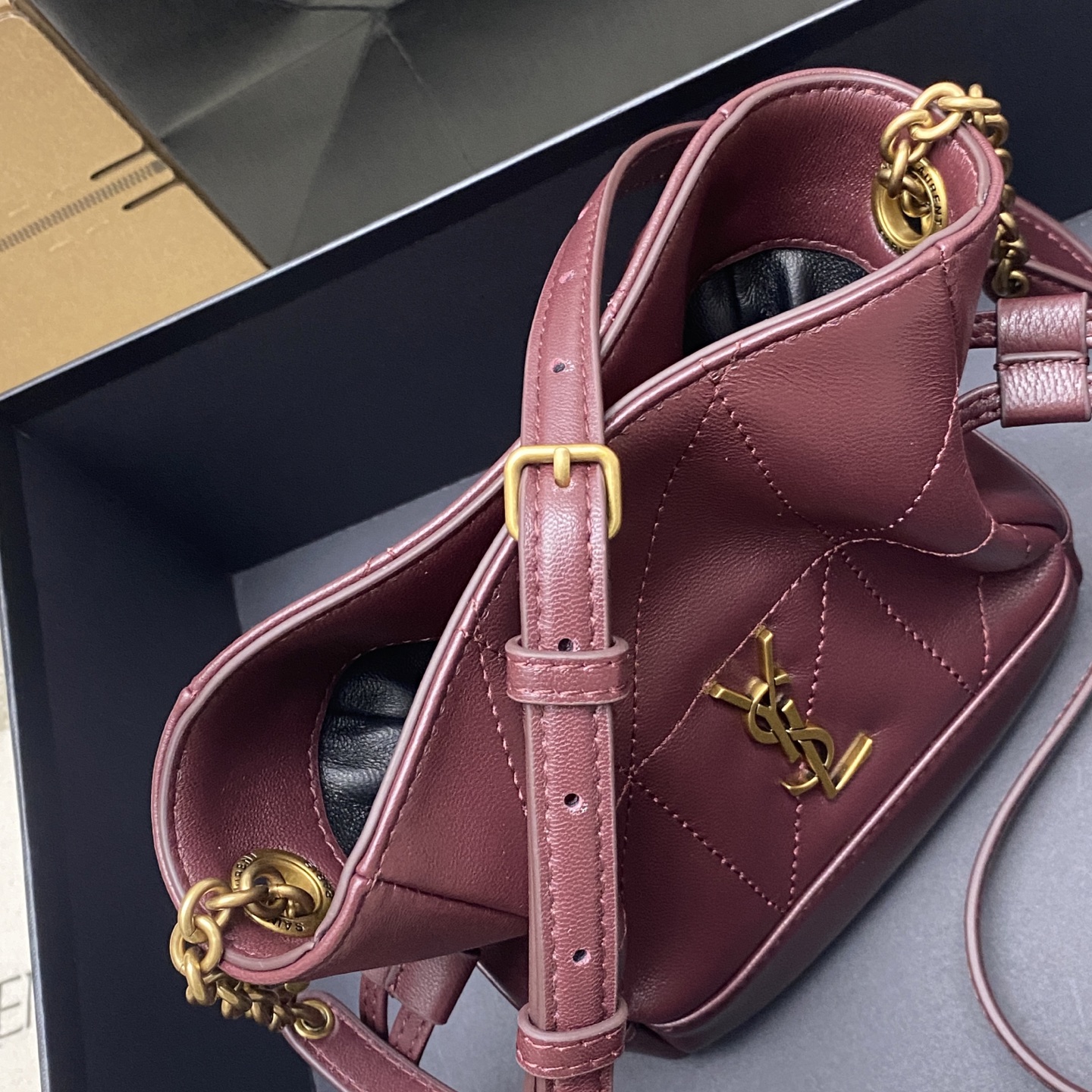 Givenchy 迷你 枣红羊皮/古金 最新斜跨福袋迷你号 了 福袋新尺寸好可爱 一起来种草吧