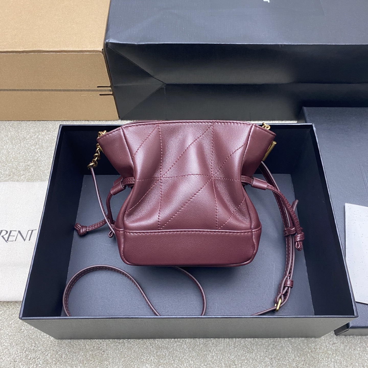 Givenchy 迷你 枣红羊皮/古金 最新斜跨福袋迷你号 了 福袋新尺寸好可爱 一起来种草吧