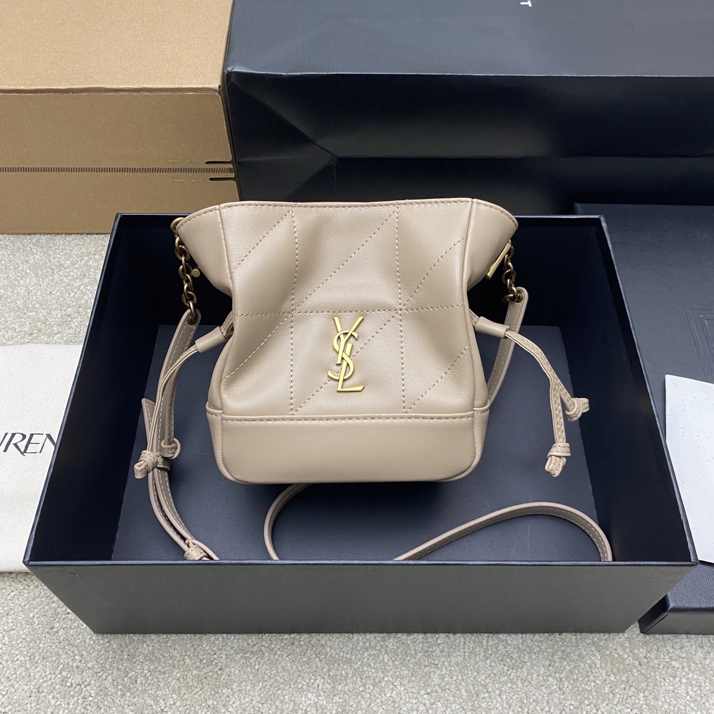 Givenchy 迷你 杏羊皮/古金 最新斜跨福袋迷你号 了 福袋新尺寸好可爱 一起来种草吧