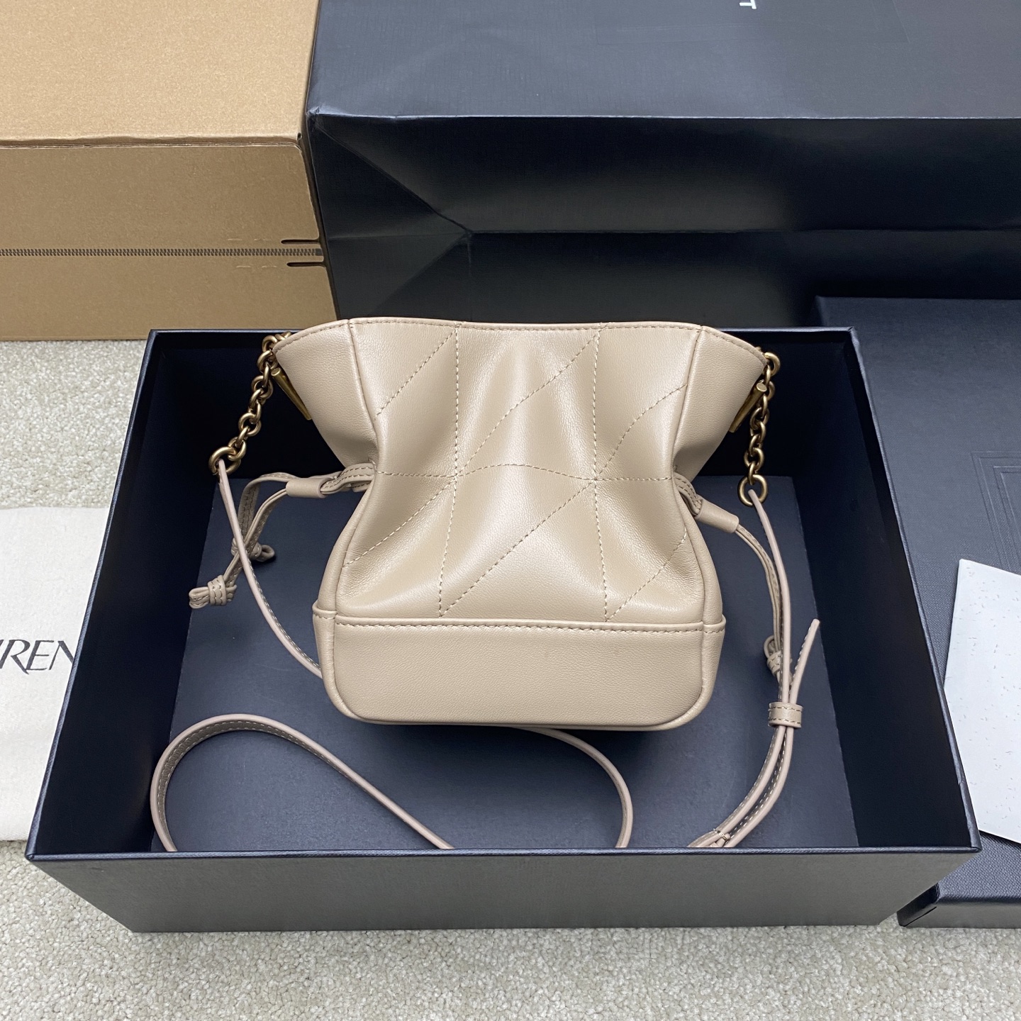 Givenchy 迷你 杏羊皮/古金 最新斜跨福袋迷你号 了 福袋新尺寸好可爱 一起来种草吧