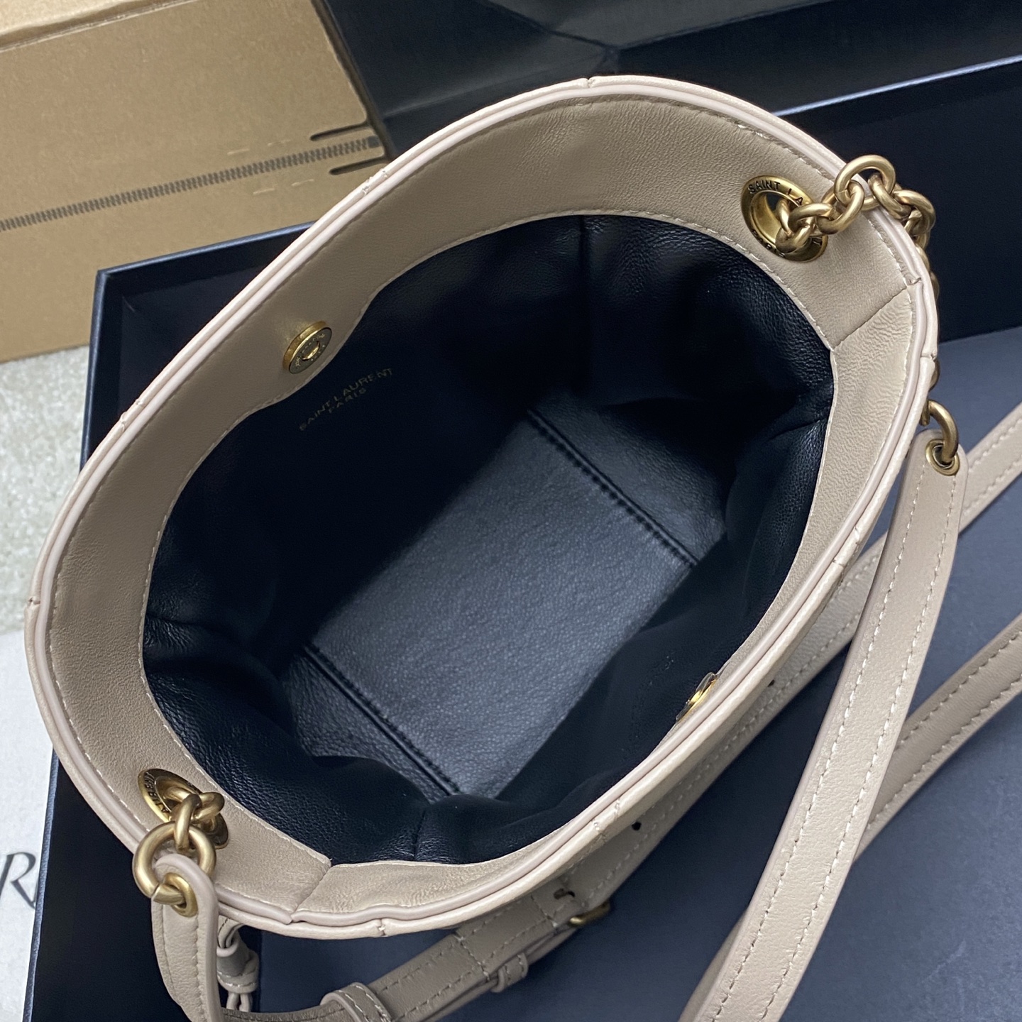 Givenchy 迷你 杏羊皮/古金 最新斜跨福袋迷你号 了 福袋新尺寸好可爱 一起来种草吧
