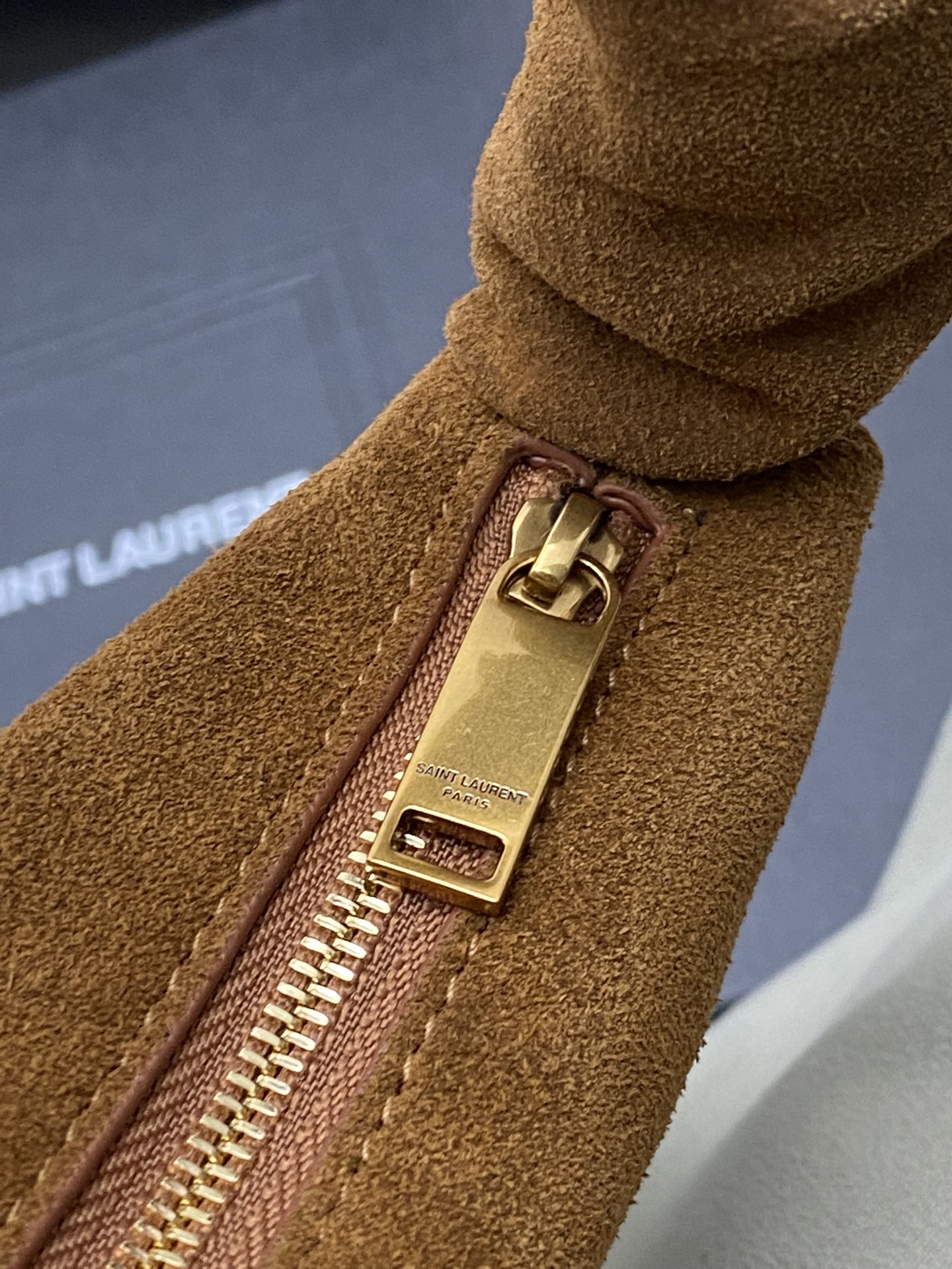 Saint Laurent 26S5 Amalia手袋 选用细腻侵染小羊皮 手感超柔软 质感满分6金属缠绕手柄设计