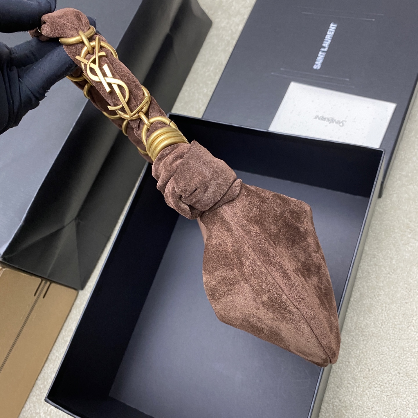 Saint Laurent 26S5 Amalia手袋 选用细腻侵染小羊皮 手感超柔软 质感满分6金属缠绕手柄设计