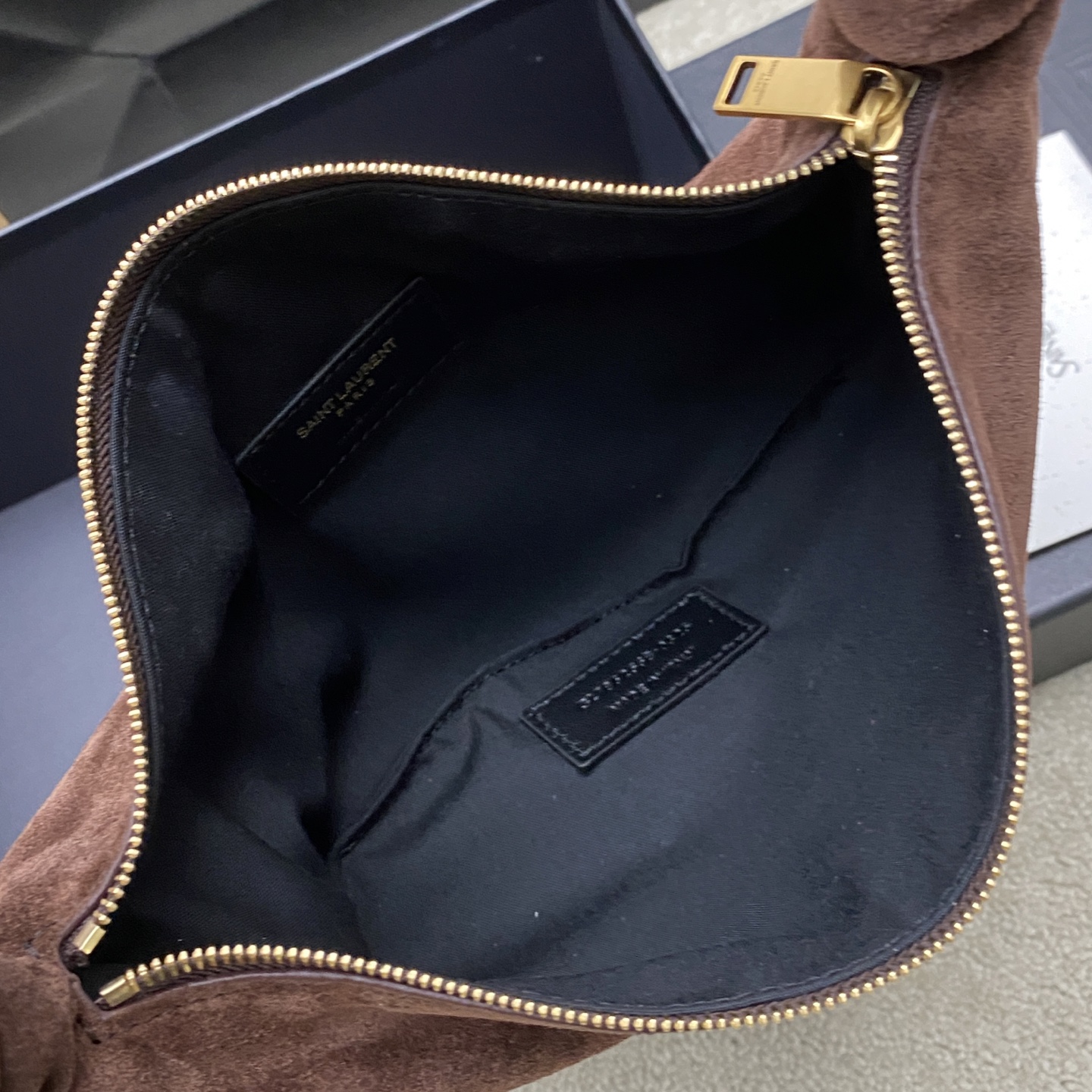 Saint Laurent 26S5 Amalia手袋 选用细腻侵染小羊皮 手感超柔软 质感满分6金属缠绕手柄设计